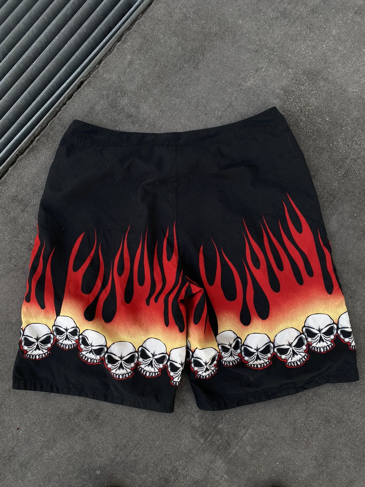 Vintage Vintage Rare Flame Skull Reversible Short Pants Size US 33 - 2 Thumbnail