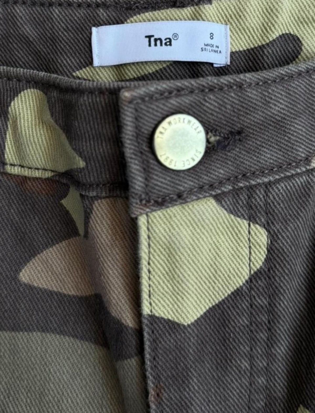 TNA Y2K camo cargo baggy jeans Aritzia TNA size 8 Size 30" / US 8 / IT 44 - 3 Thumbnail