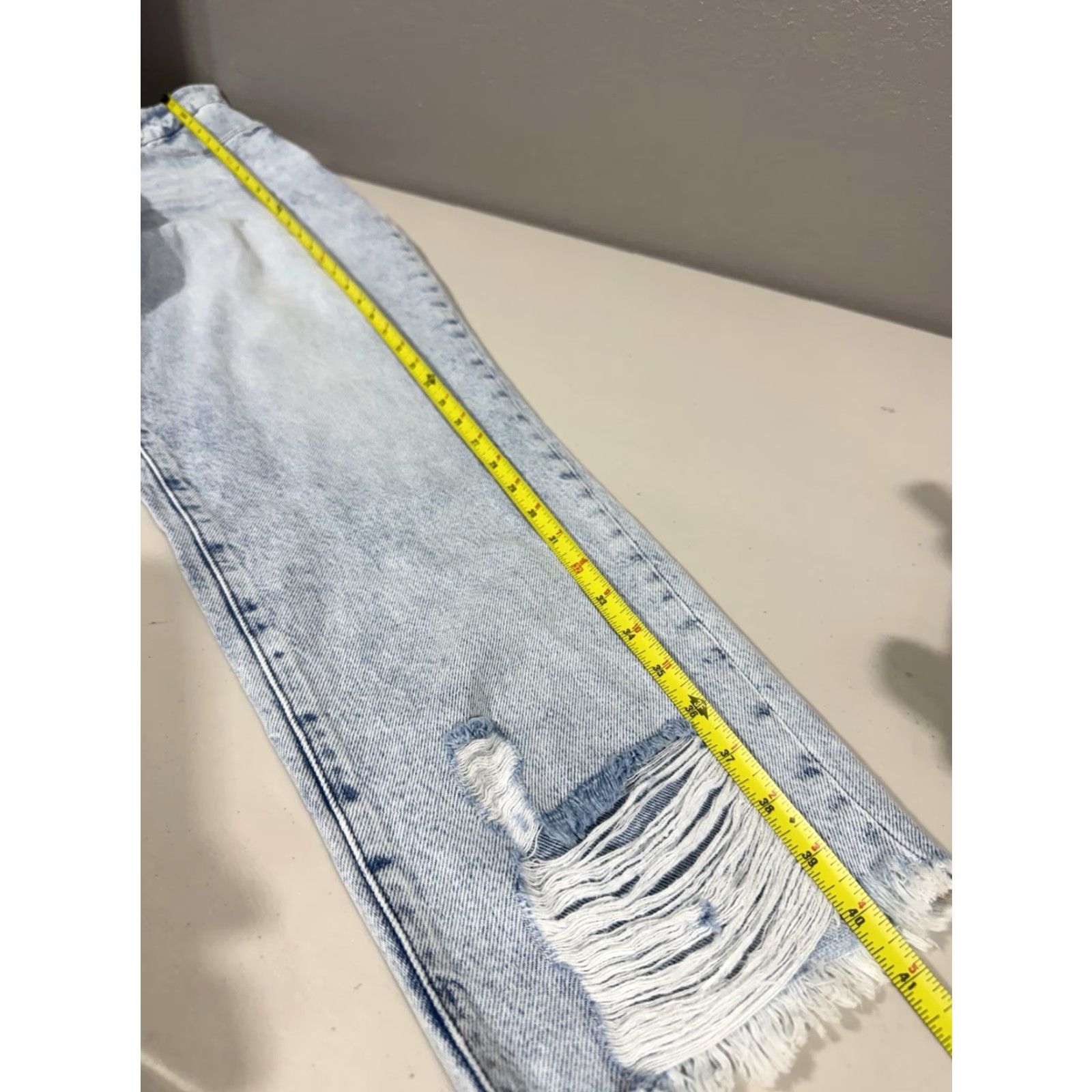 Good American Good American Jeans Womens 16 Light Blue Distressed Raw Hem Ankle Jeans Distressed Raw Hem 16 Blue Womens Jeans Size 38" / US 16 / IT 52 - 2 Thumbnail