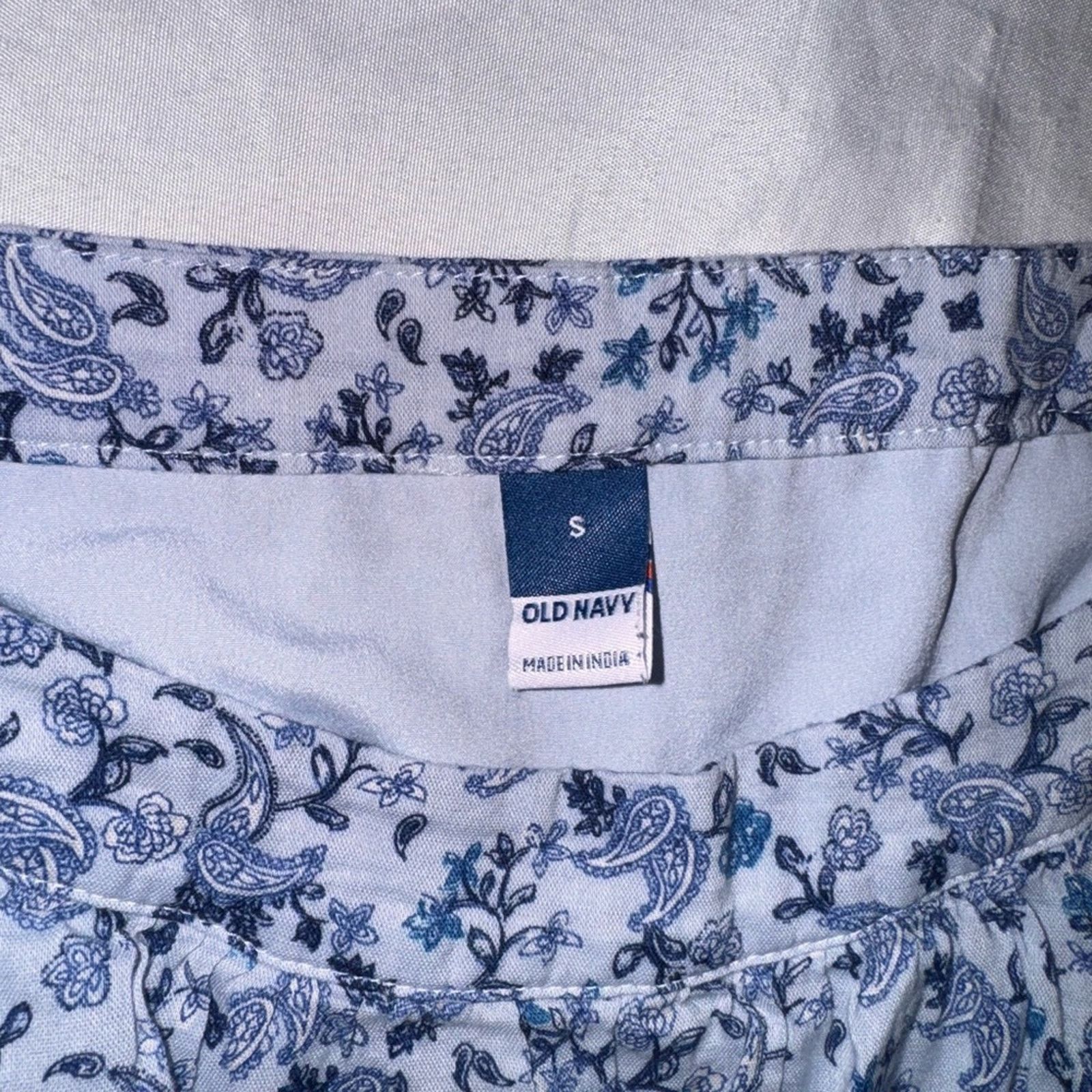 Old Navy Old Navy Blue Floral Smocked Mini Dress – Size S Size S / US 4 / IT 40 - 3 Thumbnail