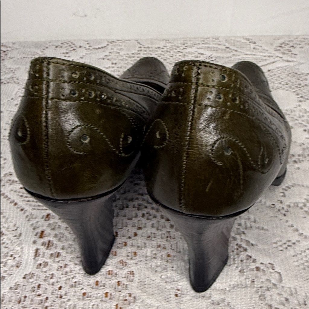 Bally Bally olive green loafer design square toe slip on heel sz 5 Size US 5 / IT 35 - 5 Thumbnail