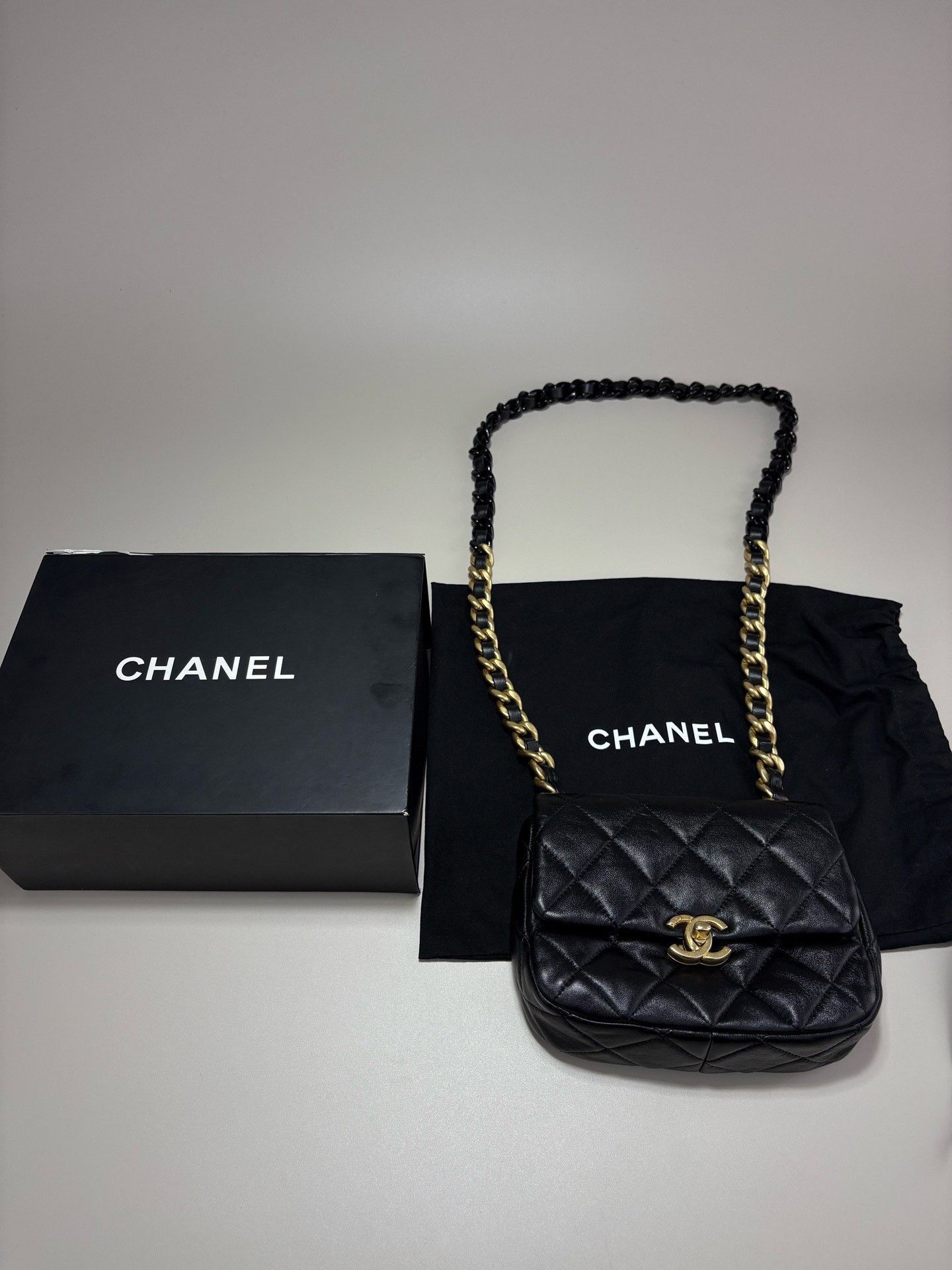 Chanel CHANEL 22S Lambskin Thick Chain Black Gold Mini Size ONE SIZE - 1 Thumbnail