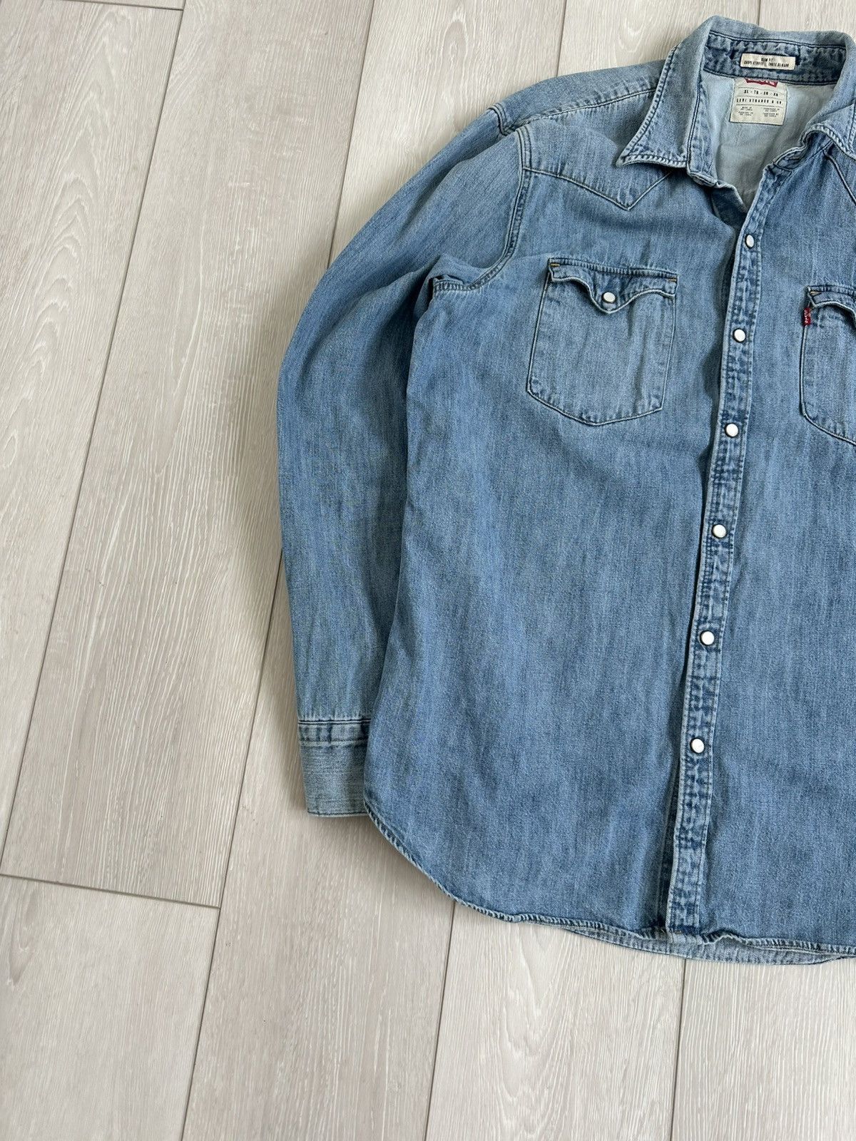 Levi's VINTAGE LEVIS DENIM SHIRT MENS XL RELAXED FIT Size US XL / EU 56 / 4 - 3 Thumbnail