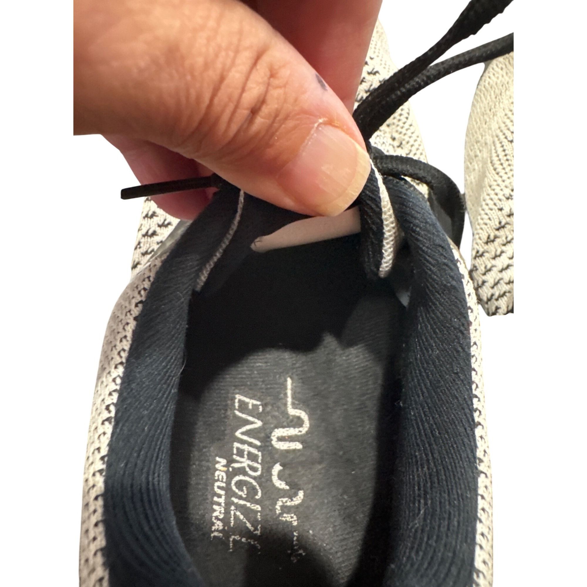 Brooks Brooks Revel 4 Womens white black running sneakers shoes siz Size US 6 / IT 36 - 11 Thumbnail