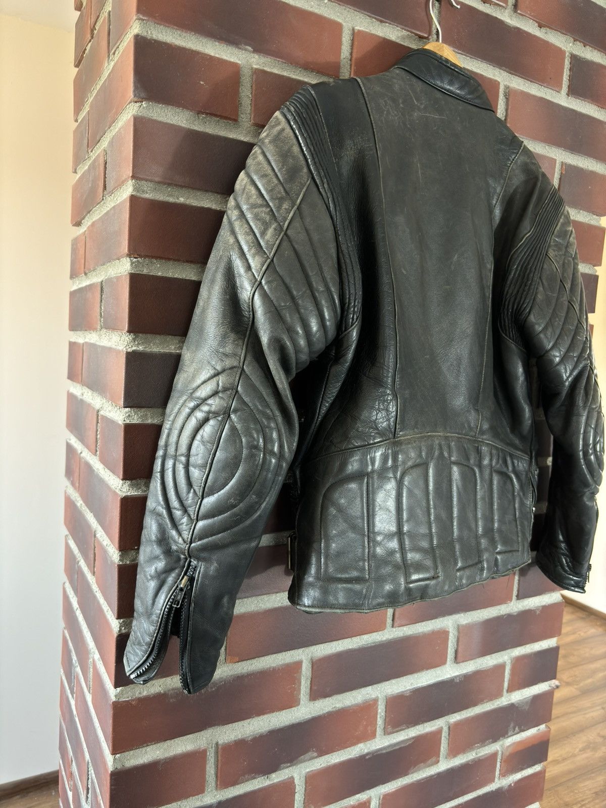 Vintage Vintage Leather Jacket men bikers 90s distressed avant-garde Size US S / EU 44-46 / 1 - 8 Thumbnail