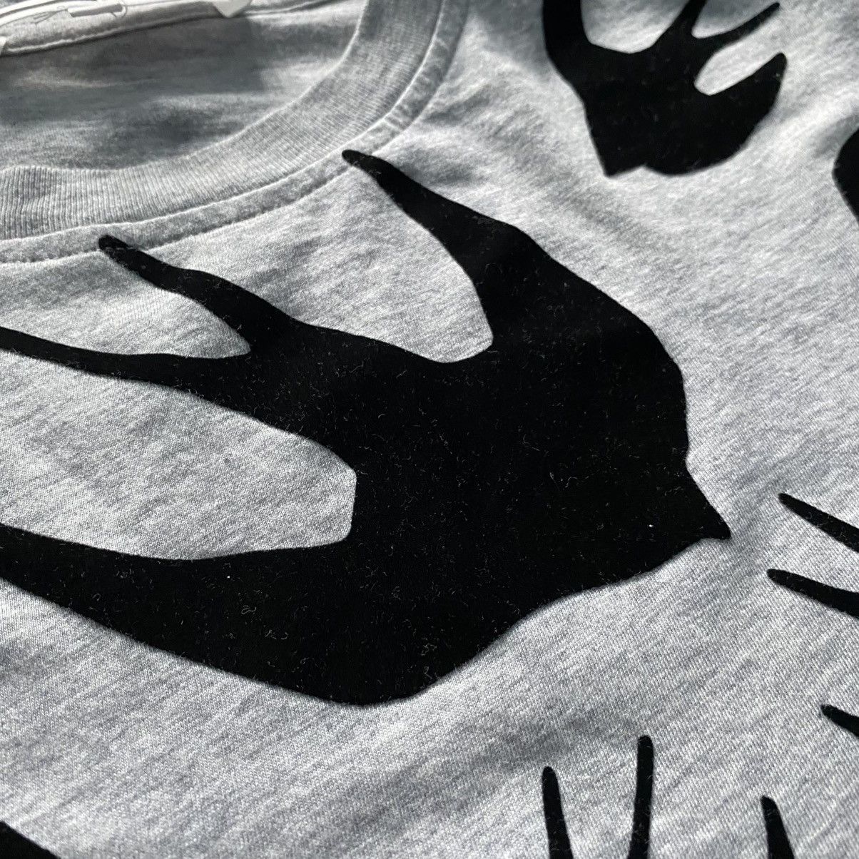 Alexander McQueen × Designer Alexander McQueen Bird All Over Print Velour T-shirt Tee Size XS / US 0-2 / IT 36-38 - 4 Thumbnail