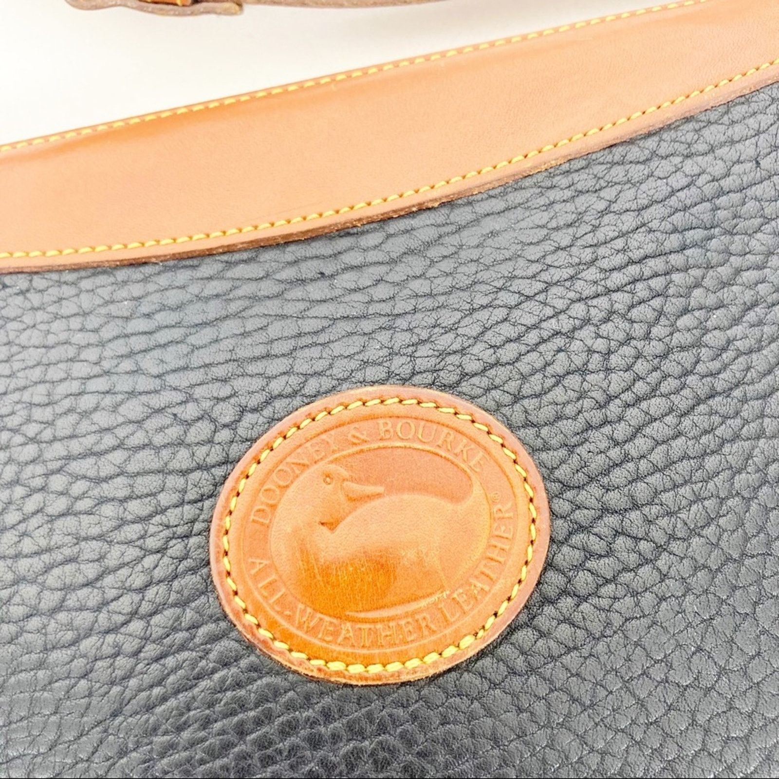 Dooney & Bourke Vintage dooney and bourke black leather crossbody Size ONE SIZE - 6 Thumbnail