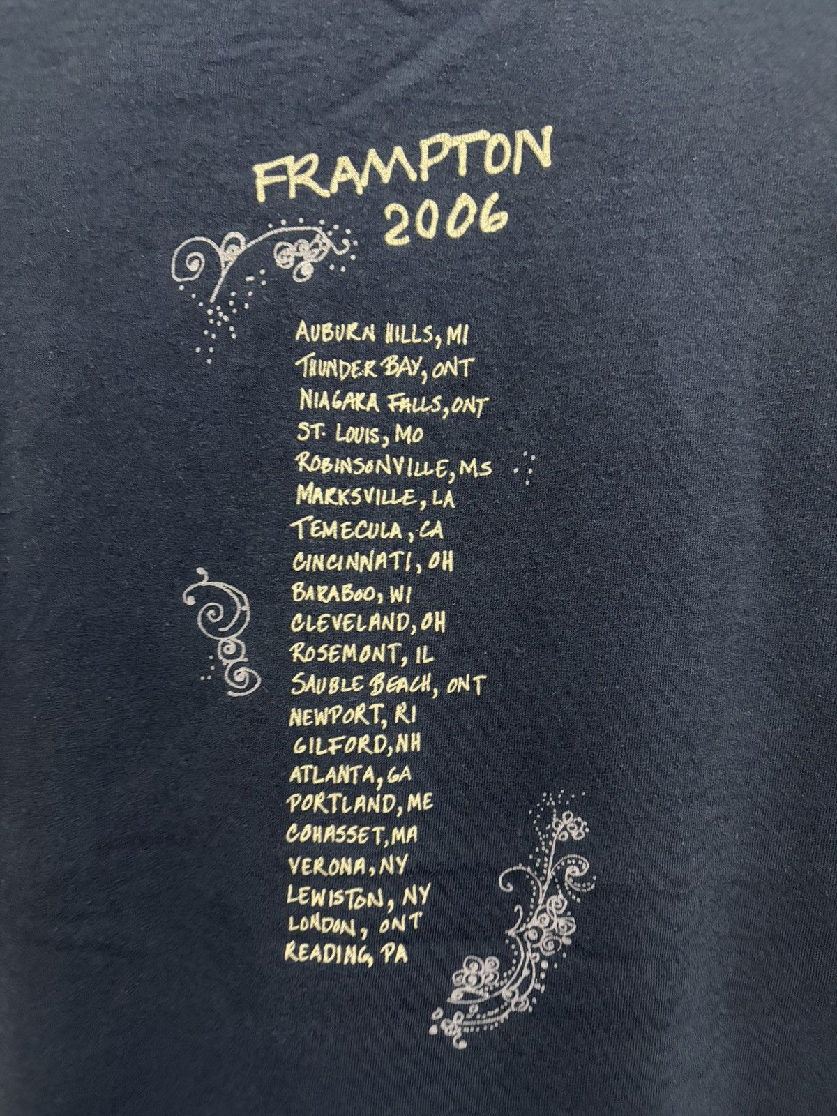 Band Tees VINTAGE 00s Y2K PETER FRAMPTON 2006 TOUR TEE GILDAN Size US L / EU 52-54 / 3 - 11 Thumbnail