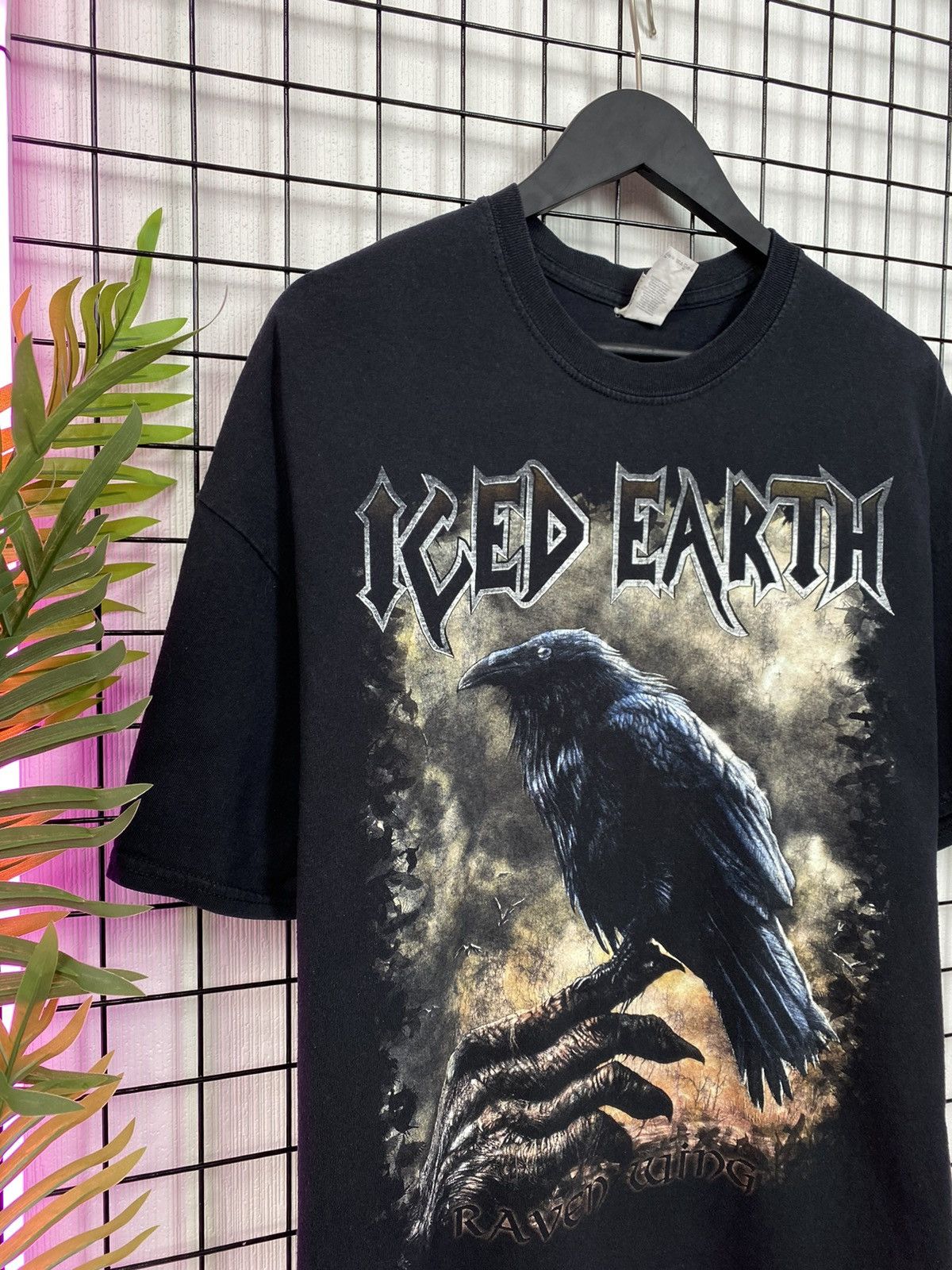 Band Tees Iced Earth Band Tour Tee Vintage Vibe Tshirt men oversized L Size US XXL / EU 58 / 5 - 4 Thumbnail