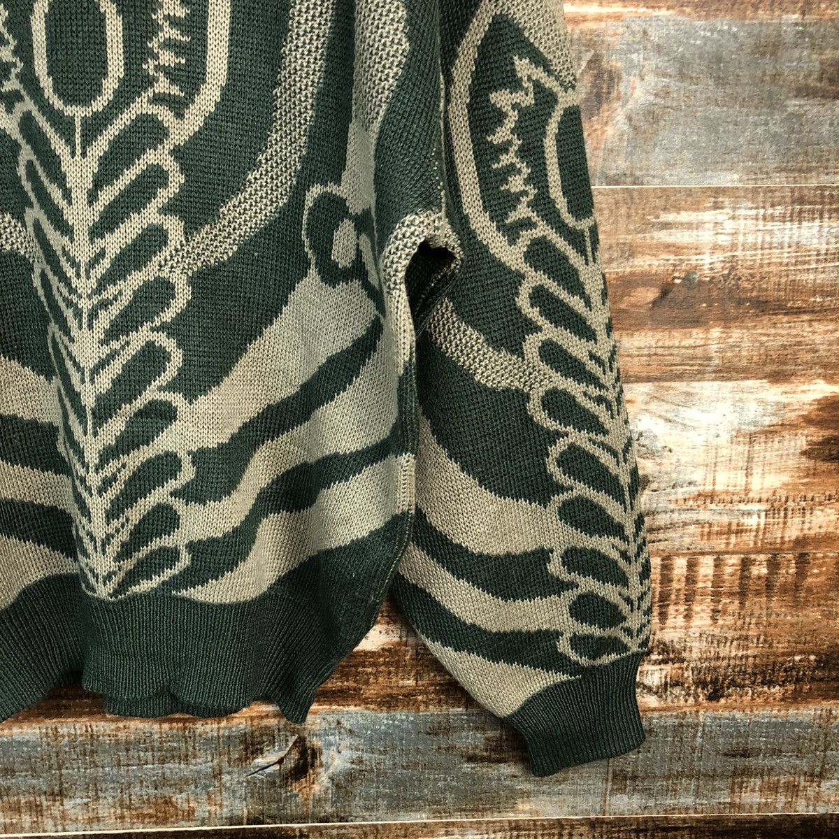 Vintage D Weekend Swinger Green art vintage Knitwear #A1250 Size US M / EU 48-50 / 2 - 8 Thumbnail
