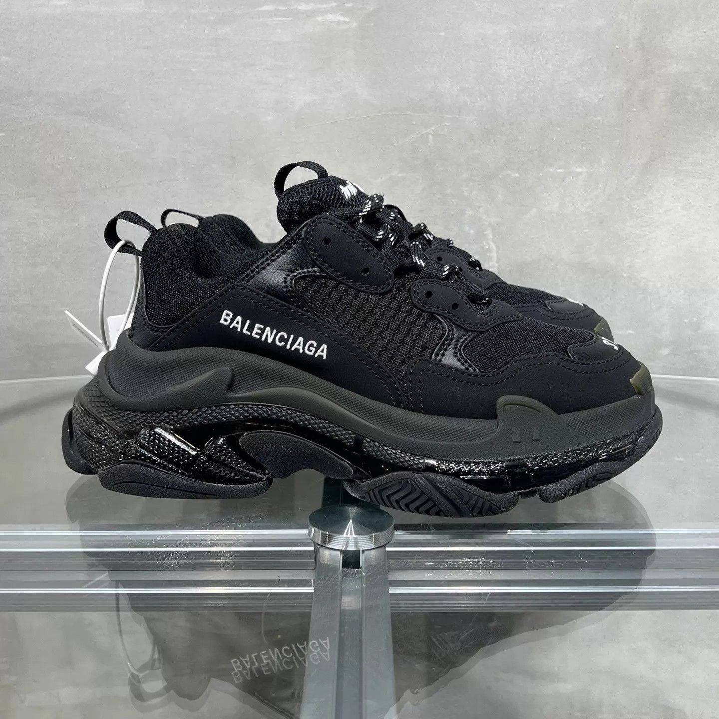 Balenciaga Balenciaga distressed black dad shoe 37 Size US 6.5 / IT 36.5 - 4 Thumbnail