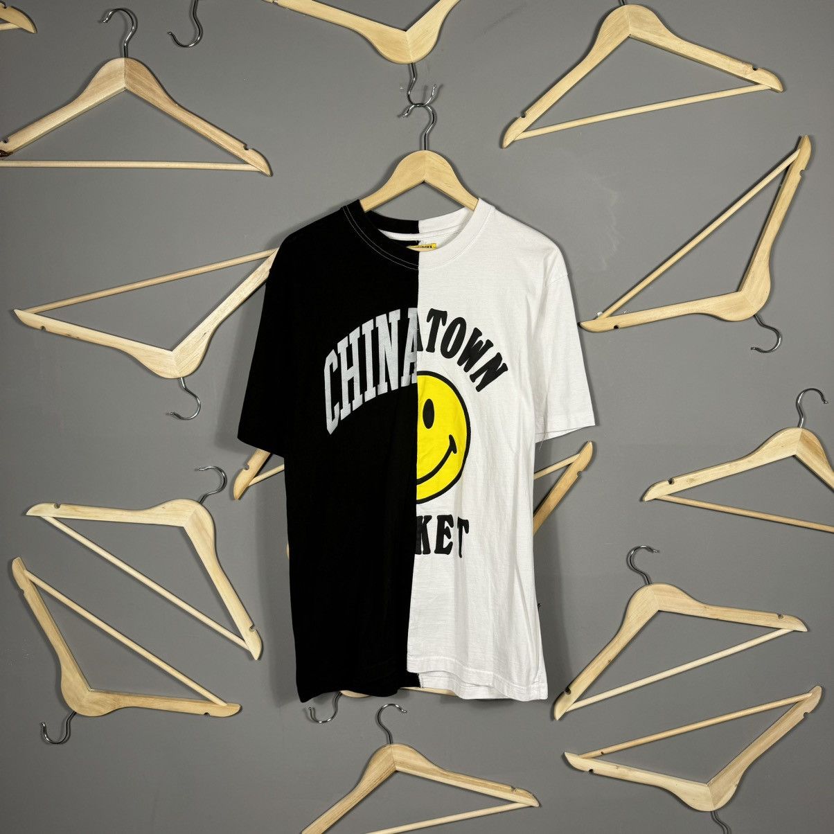 Market Chinatown Market X Smiley Black And White T-shirt Size US L / EU 52-54 / 3 - 1 Thumbnail