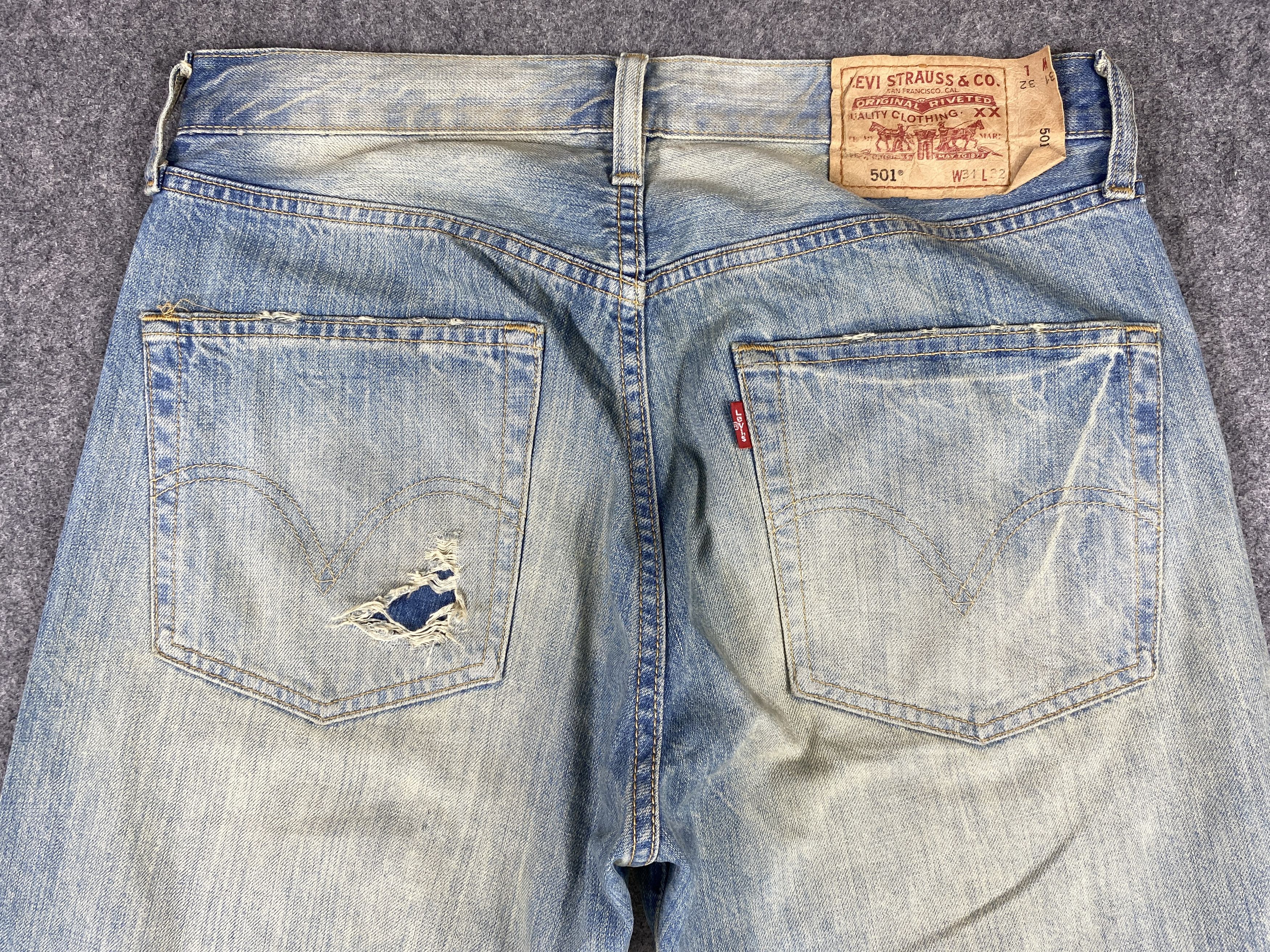Levi's Dirty Blue Wash Vintage Levi's 501 Jeans 31x33 Denim -JN1513 Size US 31 - 4 Thumbnail