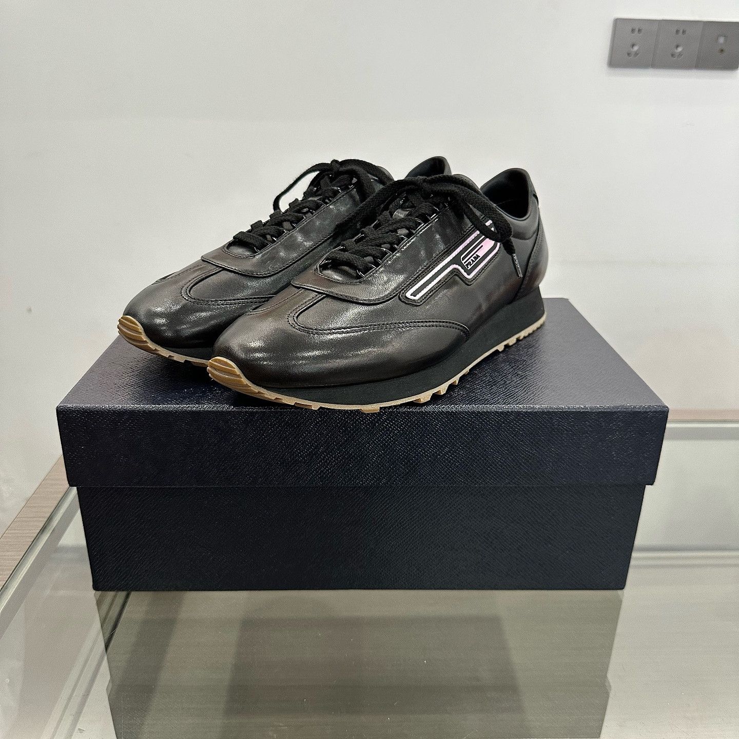 Prada Prada Leather Logo Low-Top Sneakers Size 9 Size US 9 / EU 42 - 1 Thumbnail