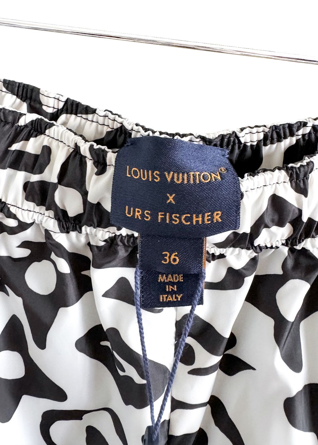 Louis Vuitton Louis Vuitton 2021 Black White Printed Cuffed Jogging Pants Size 27" / US 4 / IT 40 - 7 Thumbnail