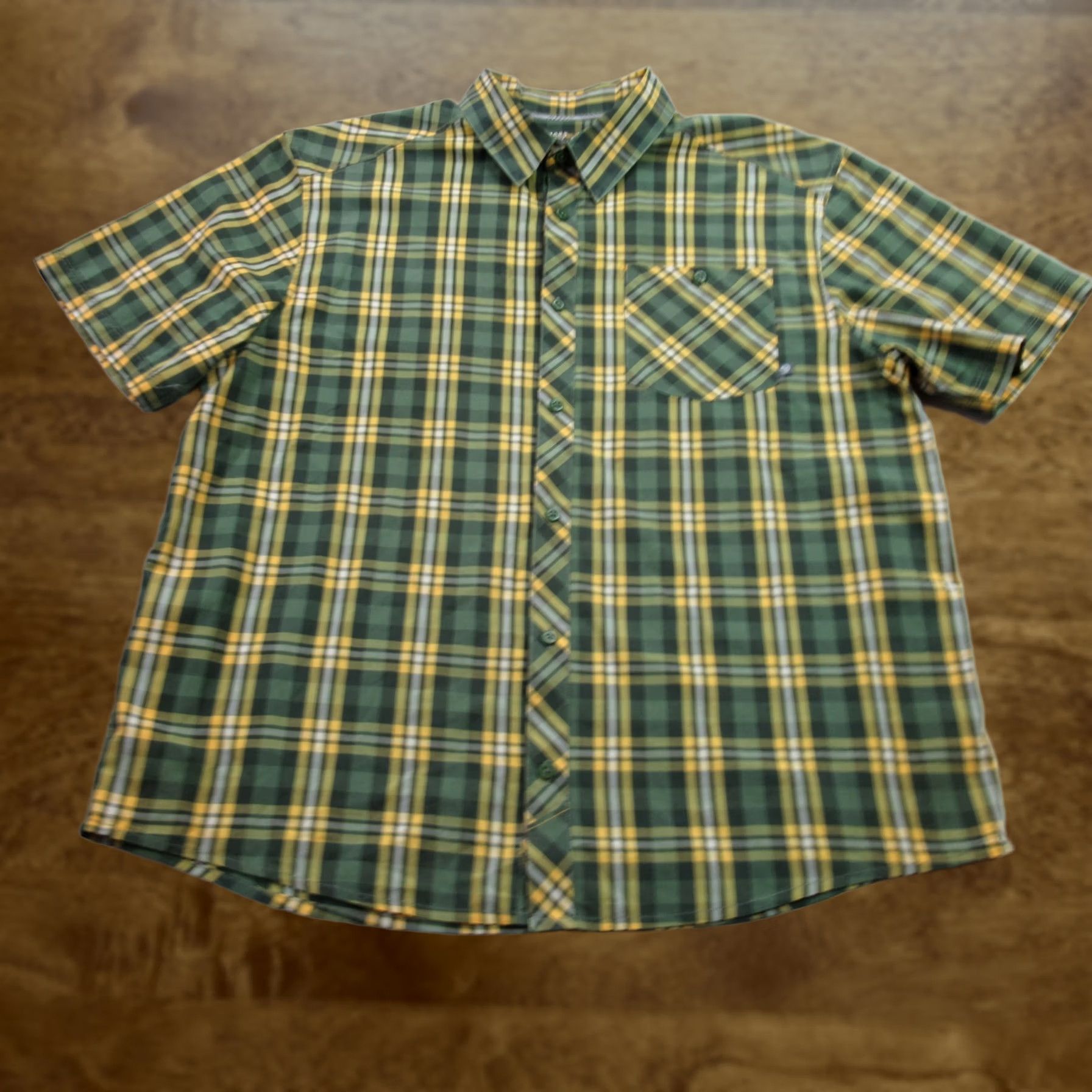 Mountain Hardwear Mountain Hardwear Shirt Mens XL Short Sleeve Button Plaid Pocket Green Size US XL / EU 56 / 4 - 1 Thumbnail