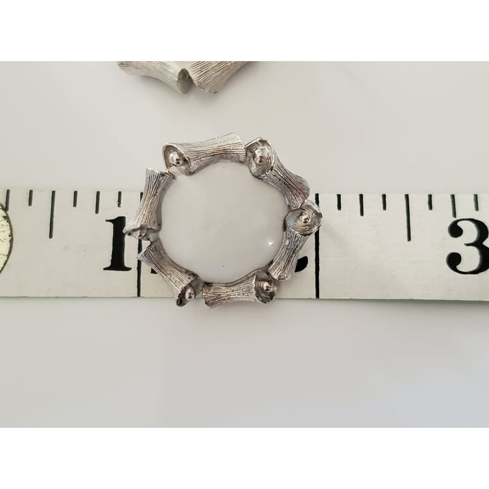 Other Vintage Mid-century Crown Trifari White and Silver Earrings Size ONE SIZE - 5 Thumbnail