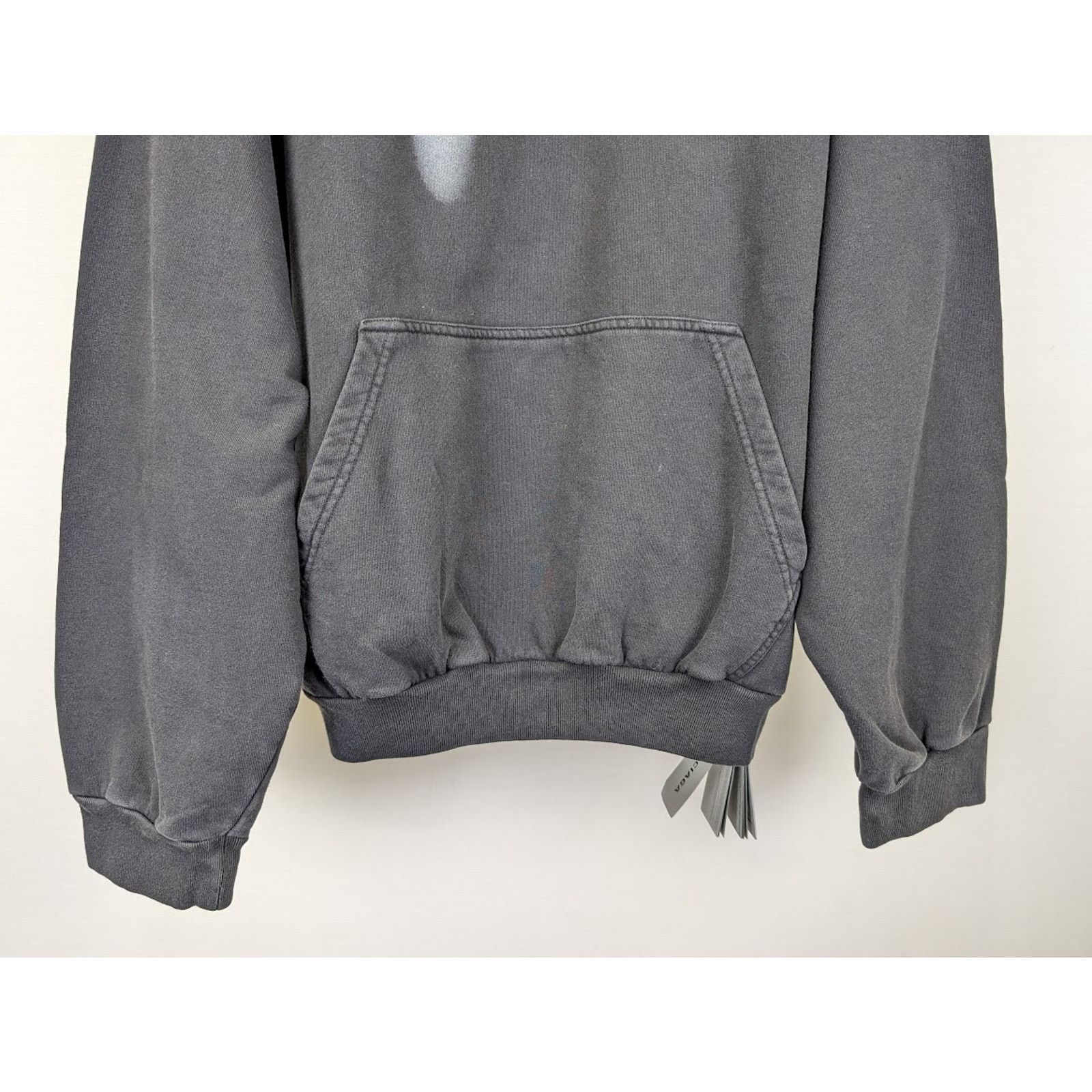 Balenciaga o1rshd1 Small Fit Hoodie in Washed Black Size US S / EU 44-46 / 1 - 3 Thumbnail