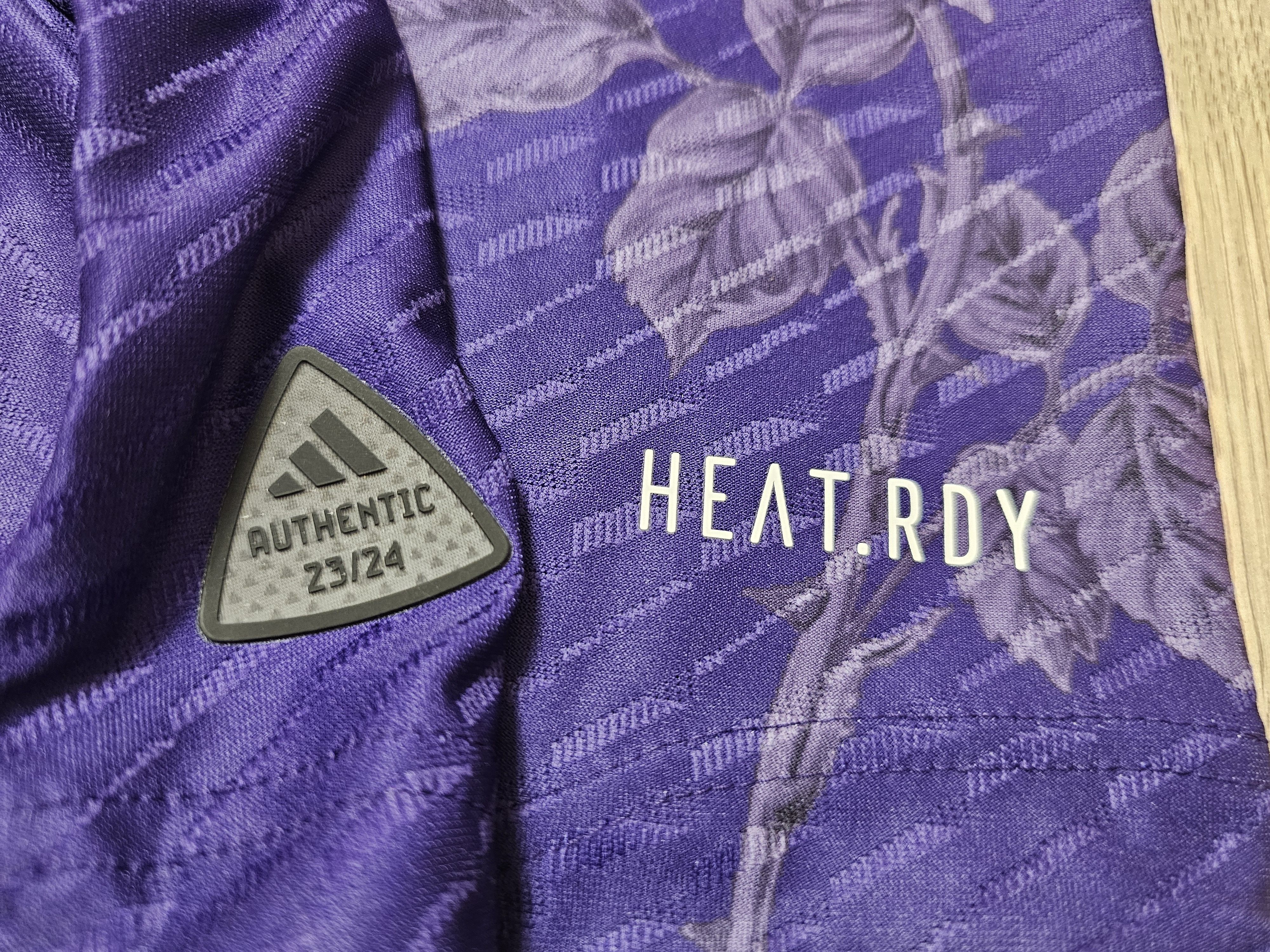 Adidas REAL MADRID 2023 2024 Y-3 PURPLE 4TH FOOTBALL SOCCER JERSEY Size US M / EU 48-50 / 2 - 8 Thumbnail