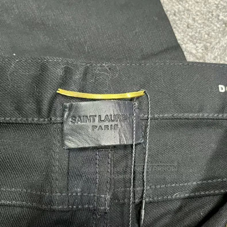 Saint Laurent Paris Saint Laurent Paris Classic Black Solid Button Mid Rise St Size 25" / US 0 / IT 36 - 2 Thumbnail