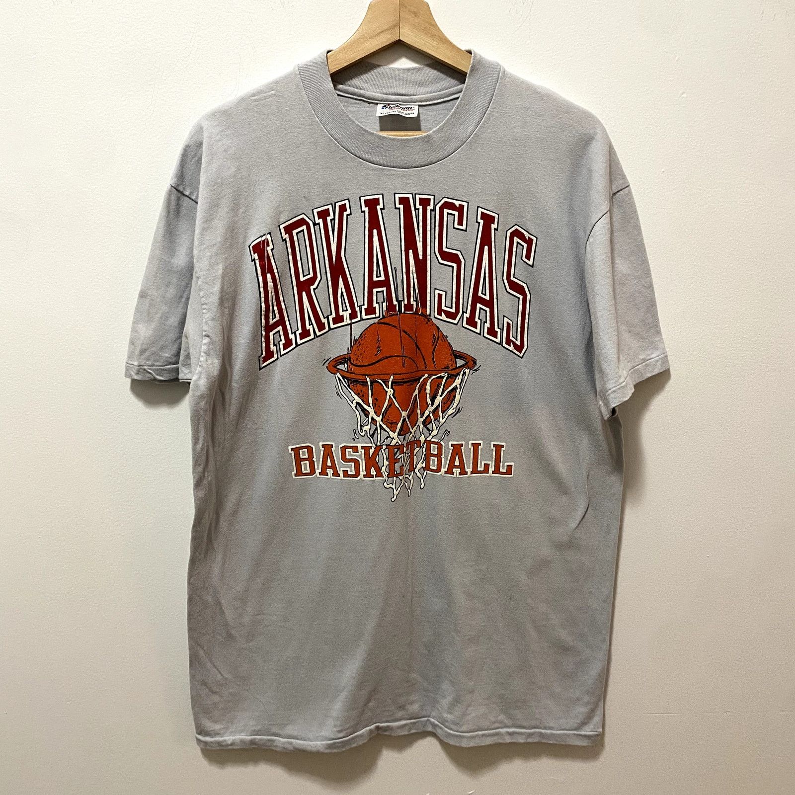 NCAA × Vintage Vintage Arkansas Razorbacks Basketball T Shirt Size US XL / EU 56 / 4 - 1 Thumbnail