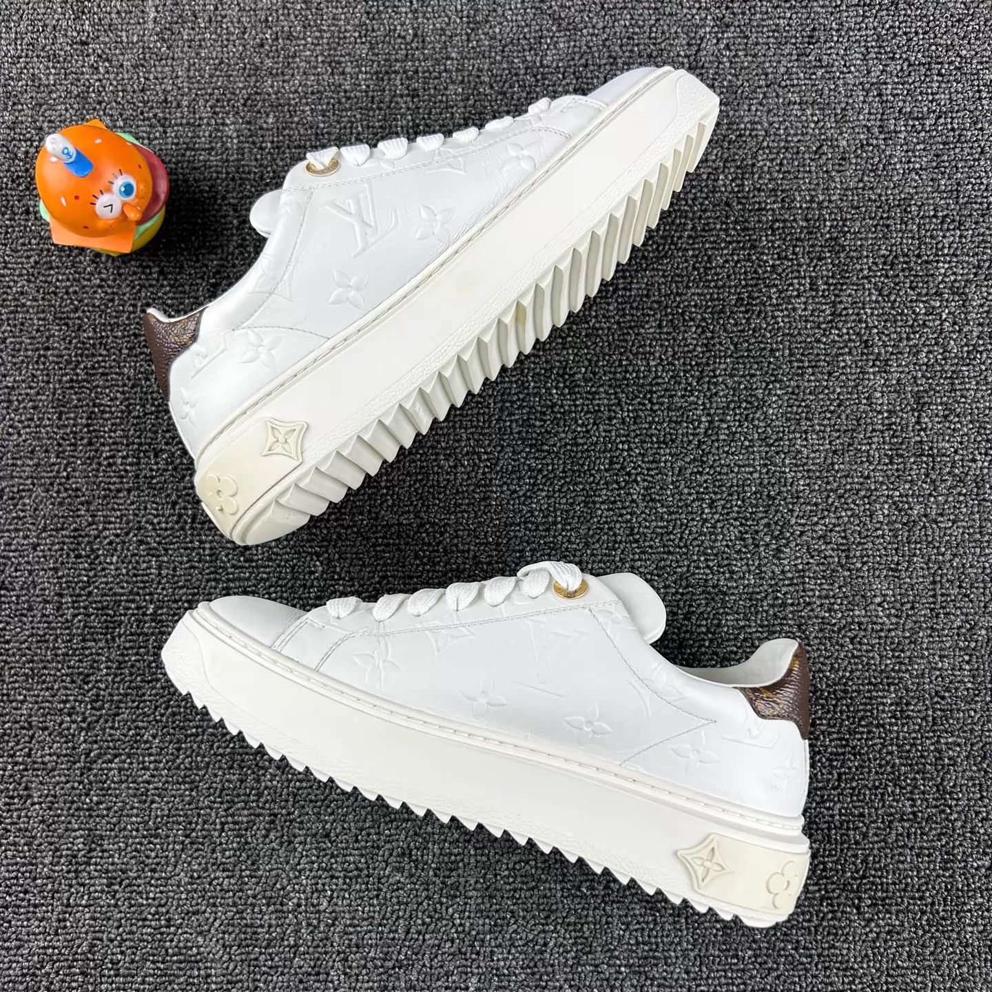 Louis Vuitton Louis Vuitton White Embossed Monogram Sneaker 35 Size US 4.5 / IT 34.5 - 3 Thumbnail