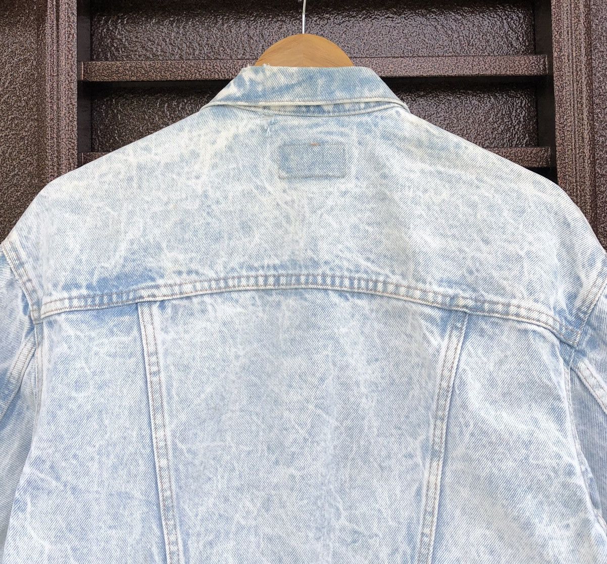 Levi's VTG Levis Light Wash Blue Denim Distressed Trucker jacket Size US M / EU 48-50 / 2 - 8 Thumbnail