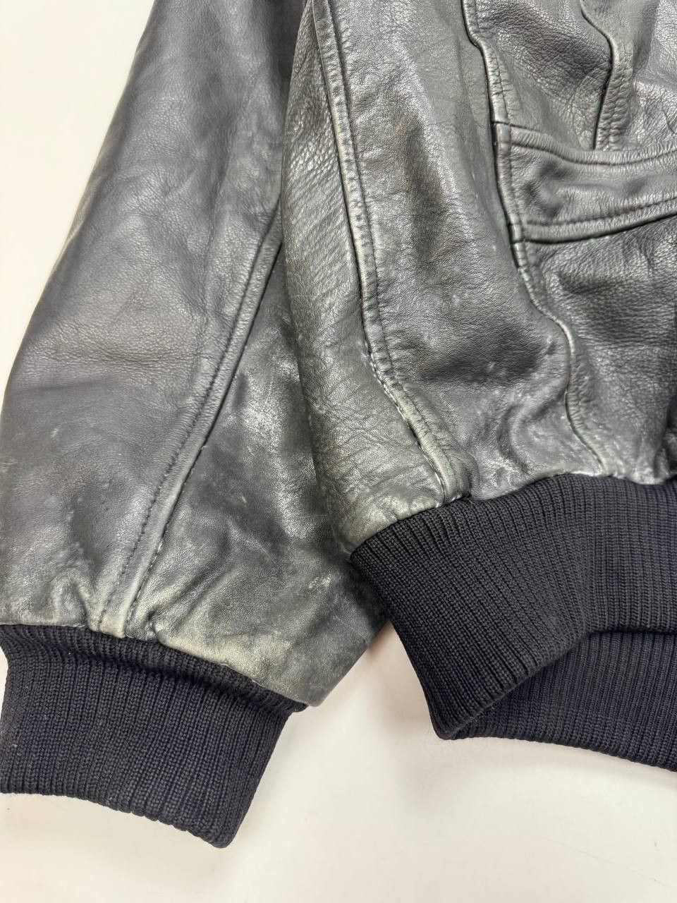 Vintage vintage leather bomber jacket for men Size US L / EU 52-54 / 3 - 15 Thumbnail
