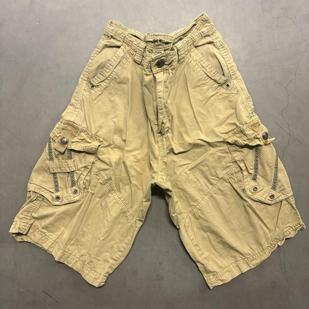 Vintage Crazy Vintage Y2K/2000s Baggy Khaki Free Planet Skater Style Cargo Shorts! Size US 32 / EU 48 - 1 Thumbnail