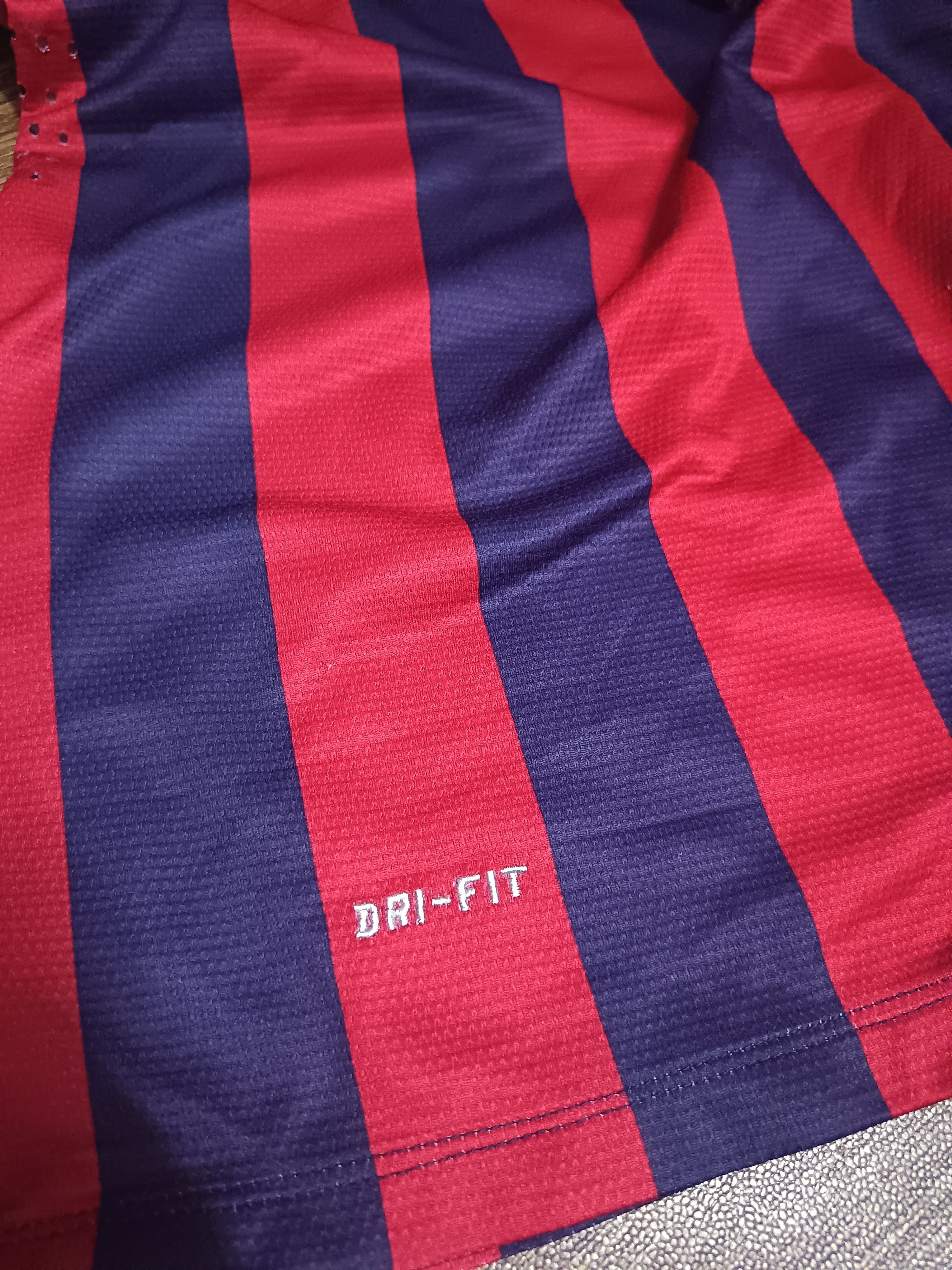 Nike Barcalona home 2013/2014 home kit Size US L / EU 52-54 / 3 - 13 Thumbnail