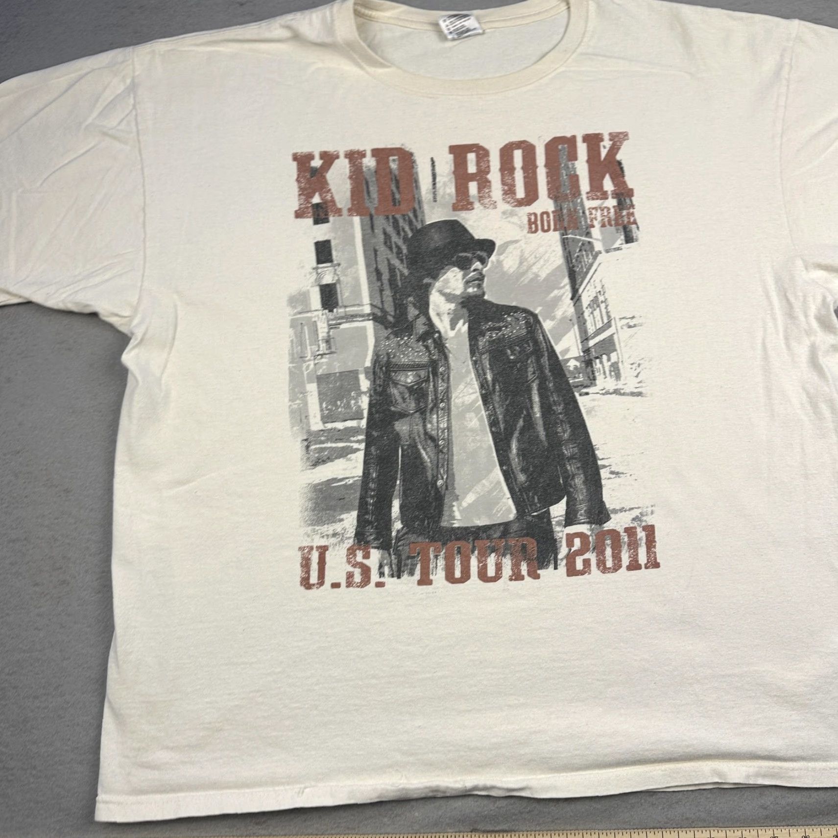 Anvil VINTAGE Kid Rock Shirt Mens 2XL White Born Free U.S. Tour 2011 Concert Graphic Tee Size US XXL / EU 58 / 5 - 3 Thumbnail