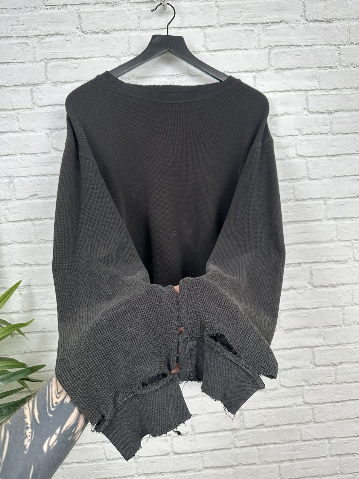 Vintage (L) PERFECTLY THRASHED WAFFLE Knit Black Longsleeve Tee Size US L / EU 52-54 / 3 - 1 Thumbnail