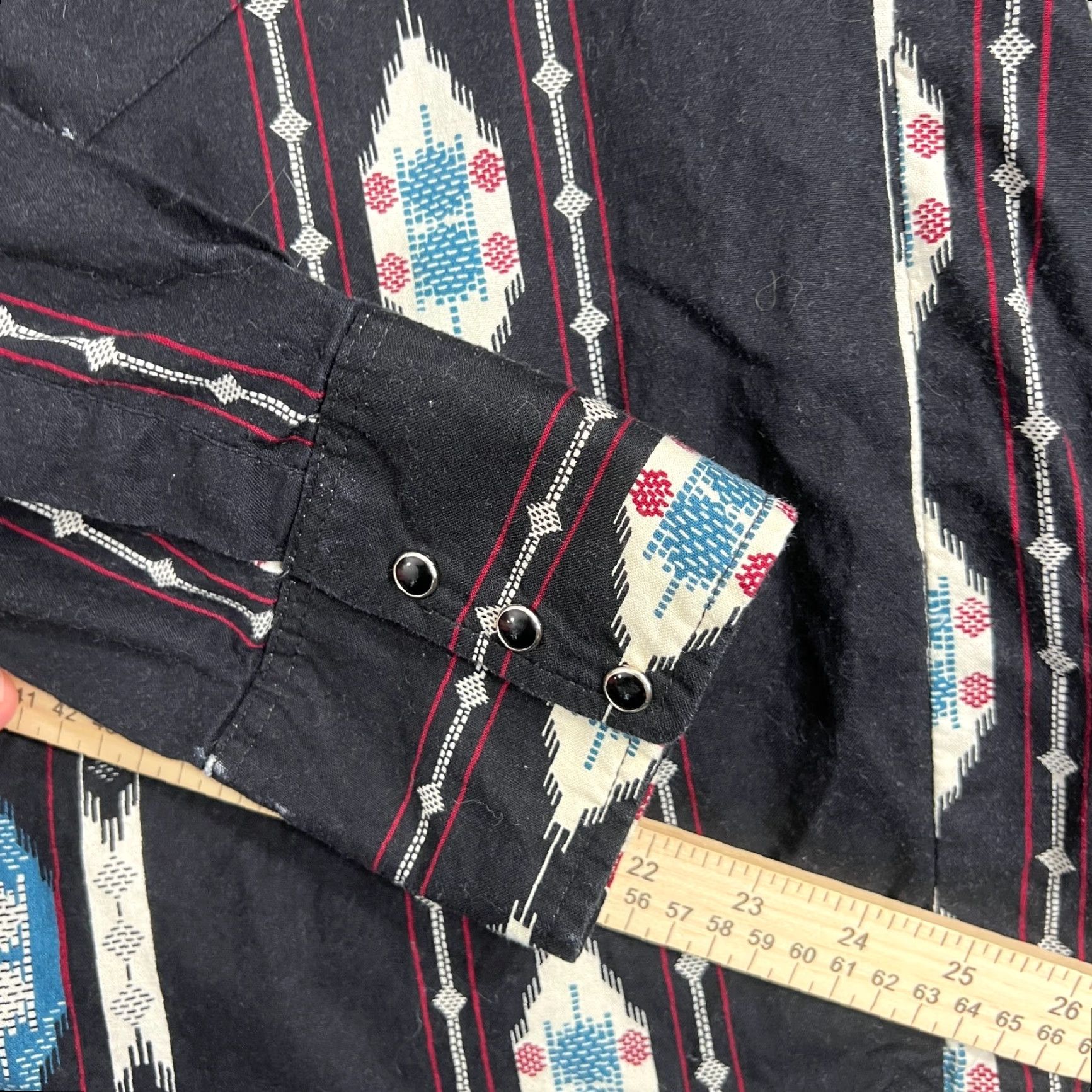 Wrangler Vintage Wrangler Pearl Snap Western Shirt Men X-Long Tails 17.5 Cotton Geometric Aztec Biker 80s 90s Classic Cowboy Outdoor USA Size US XL / EU 56 / 4 - 7 Thumbnail