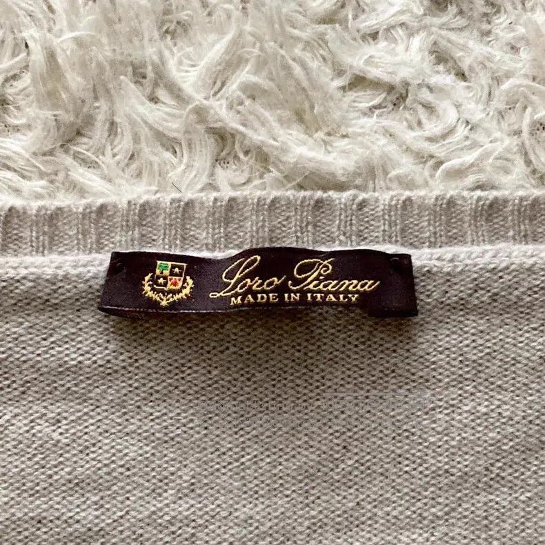 Loro Piana Loro Piana V-neck Pure Cashmere Knit Sweater Size S / US 4 / IT 40 - 4 Thumbnail