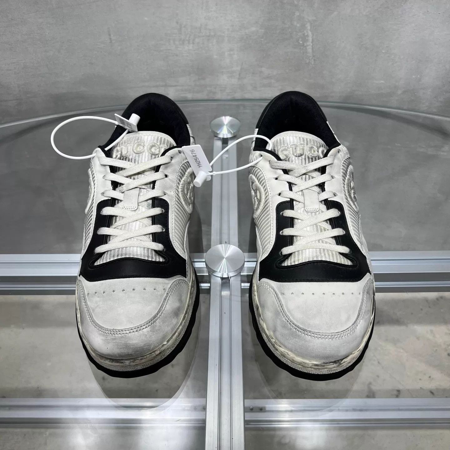 Gucci Gucci Black & White Worn Casual Sneaker 40.5 YH25475 Size US 7.5 / EU 40-41 - 1 Thumbnail
