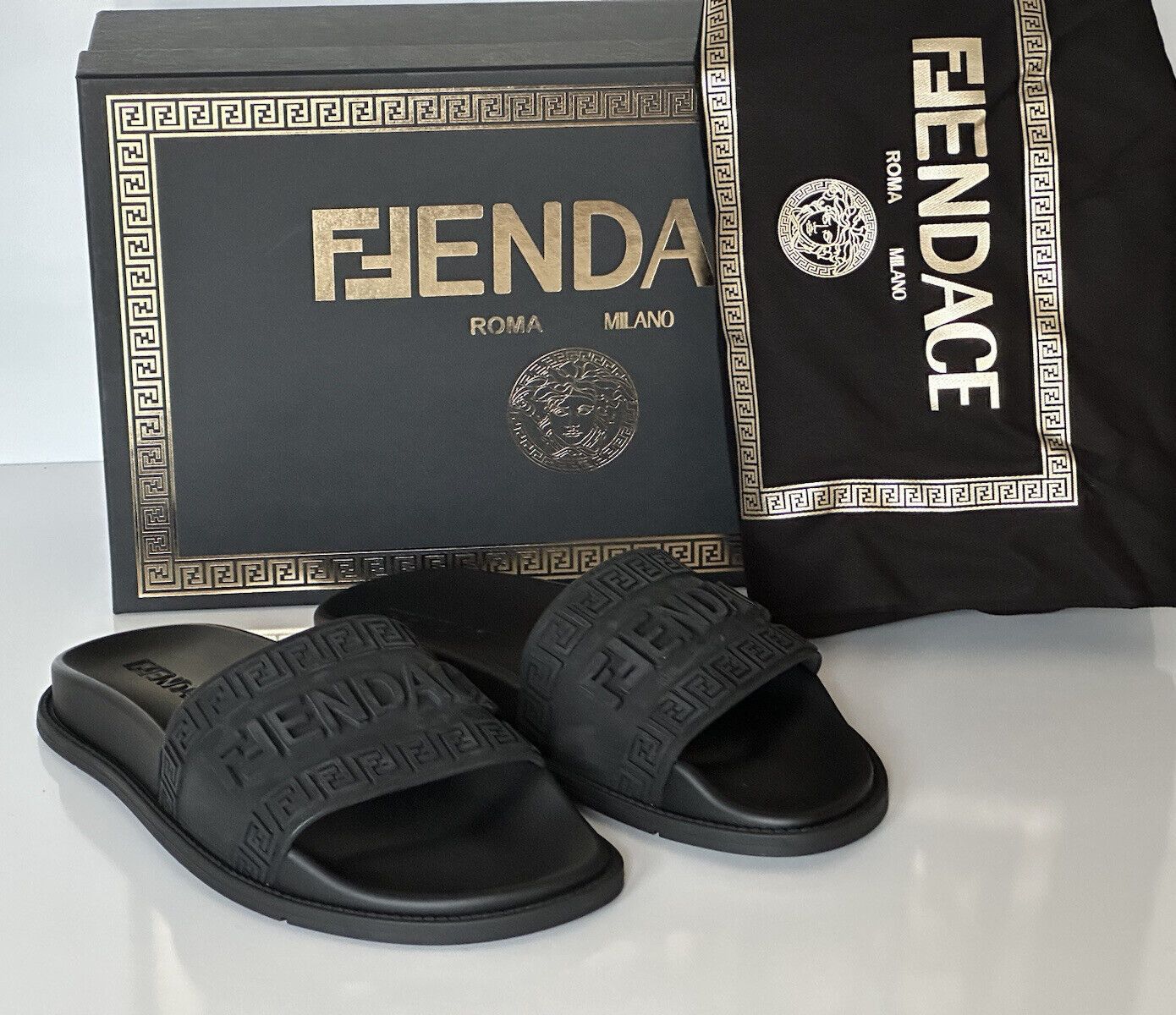 o1bs11s0923 Sandals in Black