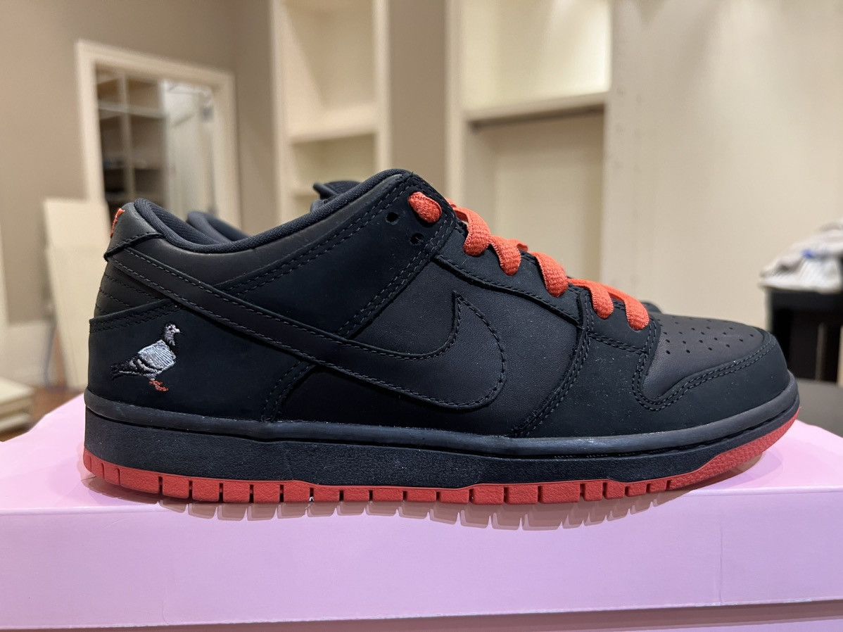 Nike Nike sb dunk low black pigeon Size US 8 / EU 41 - 1 Thumbnail