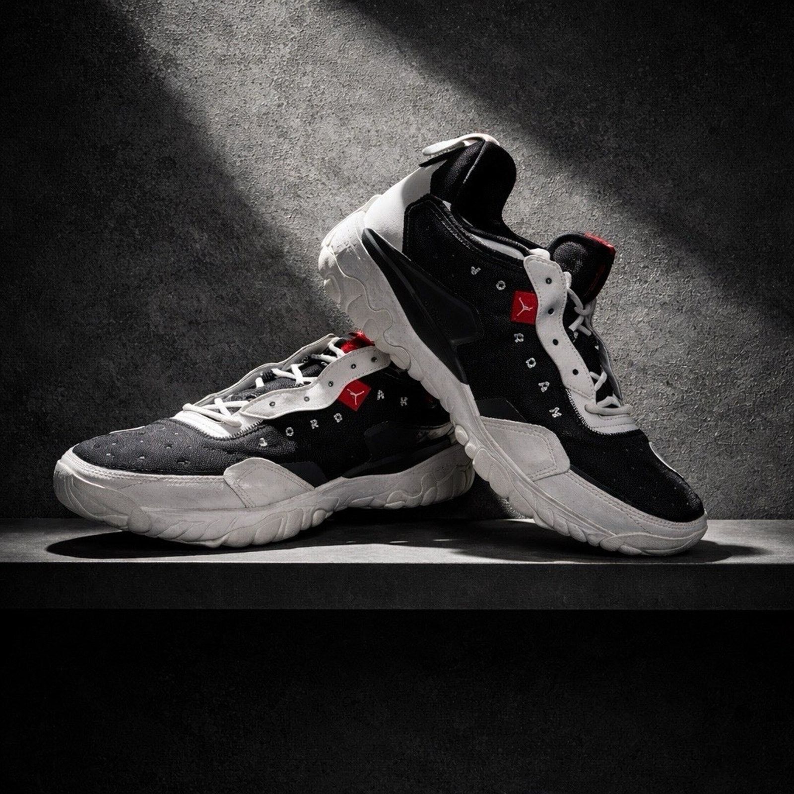 Jordan Brand Jordan Delta 2 Chicago Bulls Black White Red Low Top Size US 13 / EU 46 - 1 Thumbnail