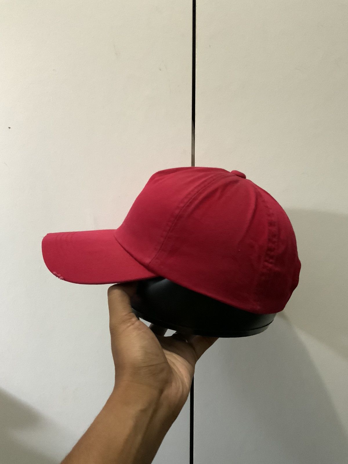 Uniqlo Uniqlo Distressed Plain Red Streetwear Hat Size ONE SIZE - 3 Thumbnail