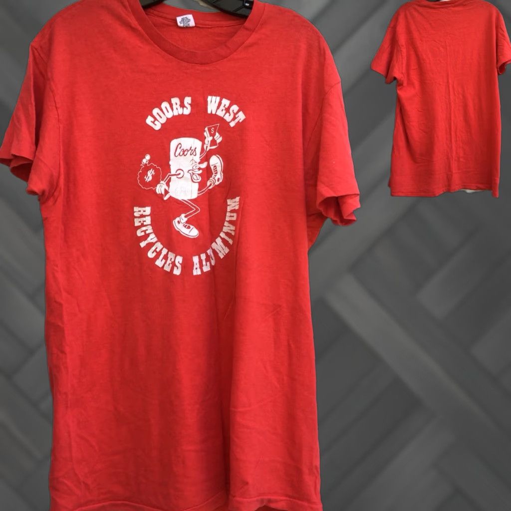 Hanes VINTAGE Hanes XL 46-48 Red 100% Cotton T-Shirt Graphic Tee Men 70s 1970s USA United States Short Sleeve Size US XL / EU 56 / 4 - 1 Thumbnail