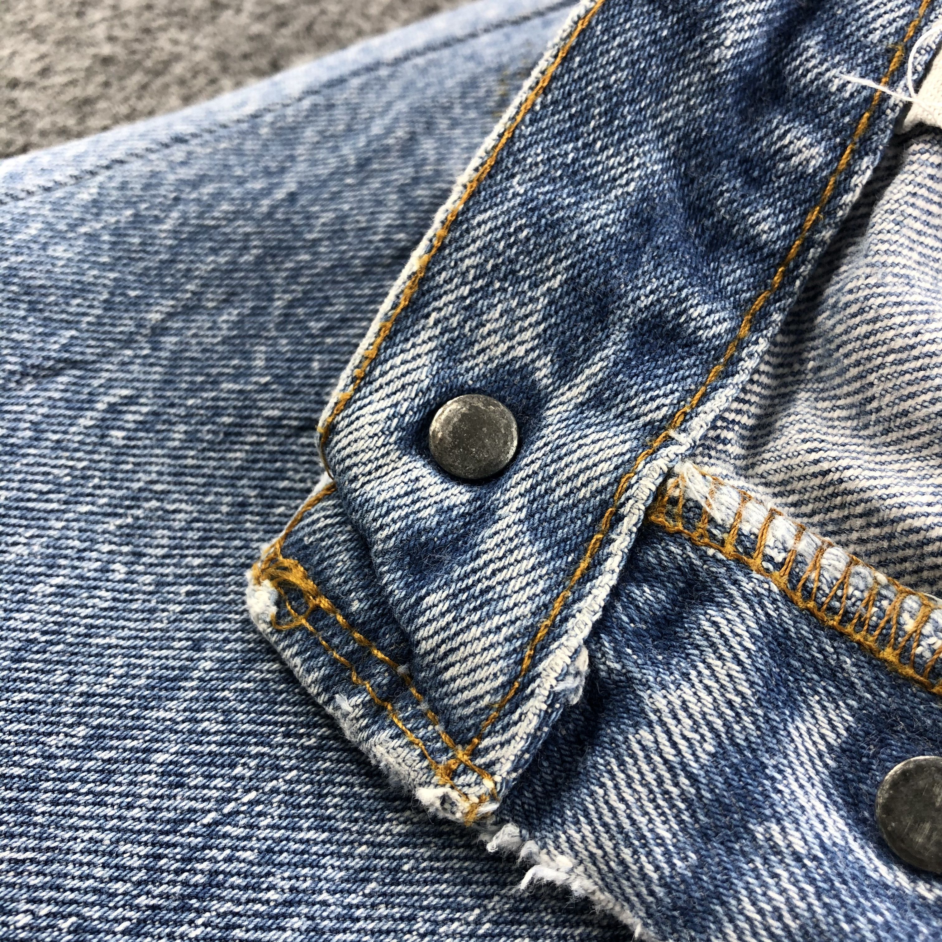 Levi's Vintage 80s Light Wash Levis 501 Jeans-JM868 Size US 32 / EU 48 - 9 Thumbnail