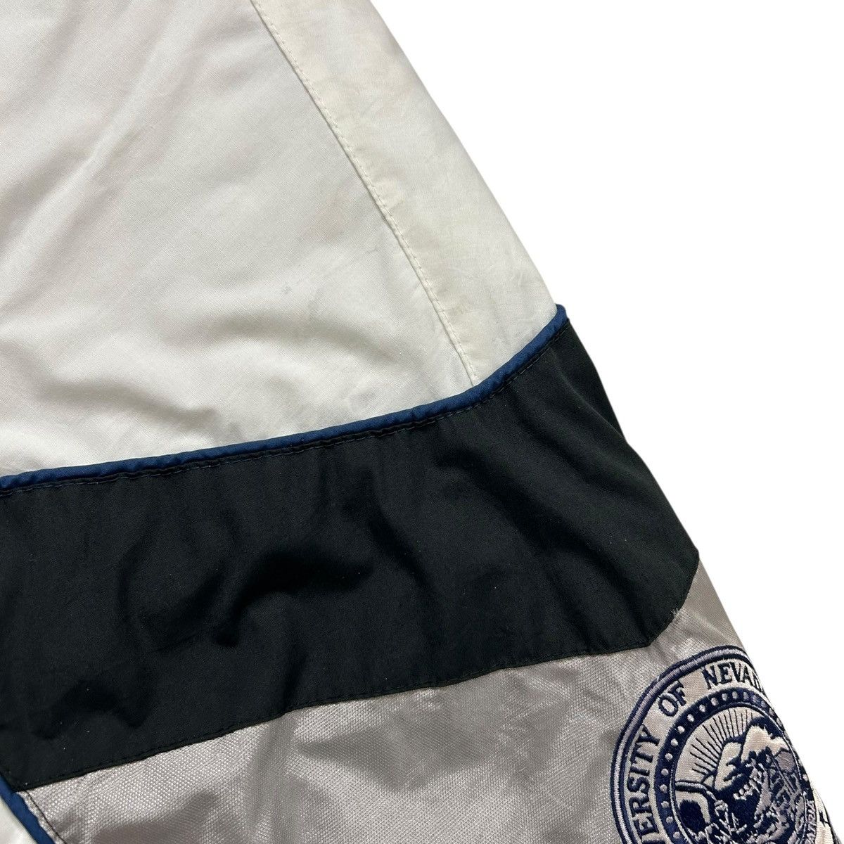 NCAA VTG 90s NCAA NEVADA WOLFPACK PRO PLAYER HOODED PUFFER JACKET Size US XL / EU 56 / 4 - 13 Thumbnail