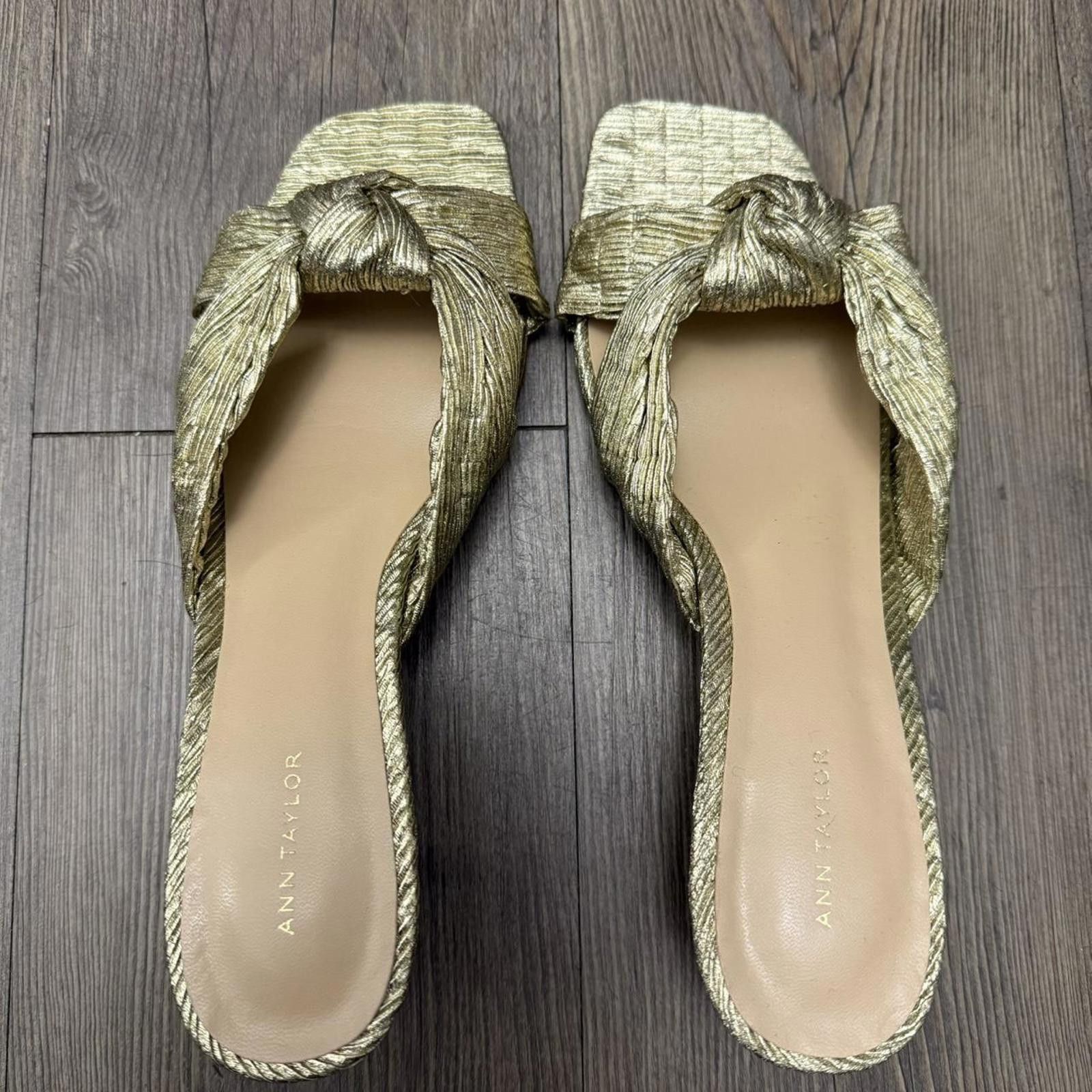Ann Taylor Ann Taylor Glamour Coquette Y2K Gold Metallic Kitten Heel Size US 8.5 / IT 38.5 - 3 Thumbnail