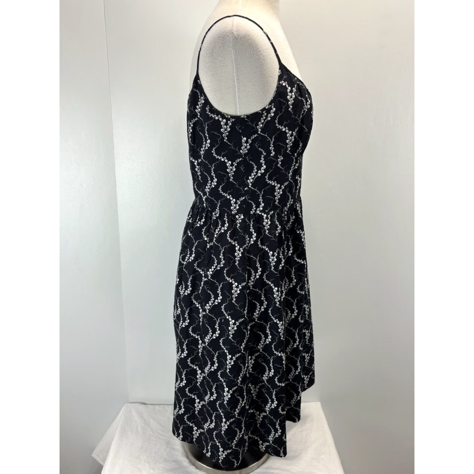 Ann Taylor Ann Taylor Floral Midi Dress Women’s Size 12 Black White Sleeveless Fit & Flare Party Size XL / US 12-14 / IT 48-50 - 4 Thumbnail