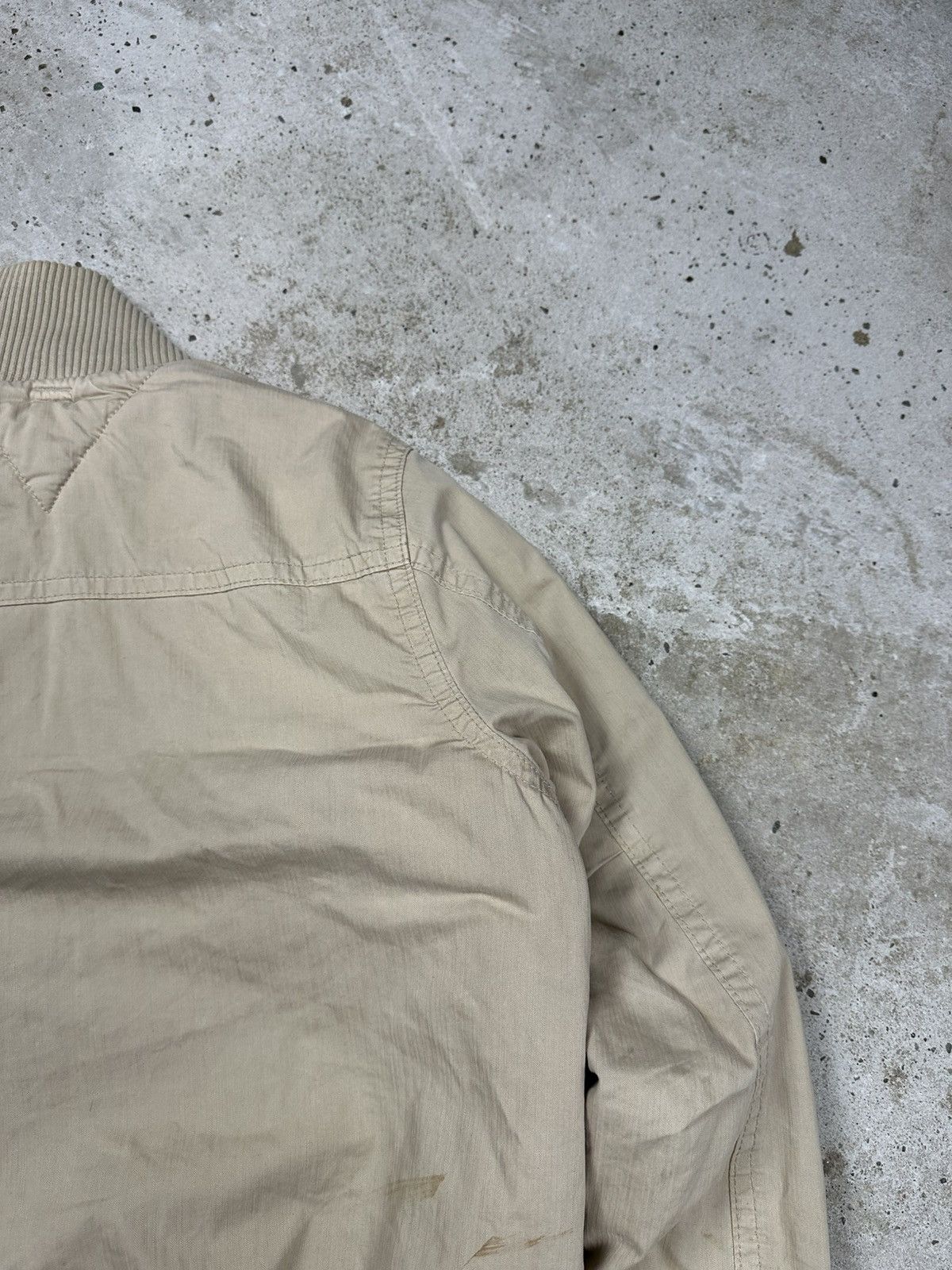 Tommy Hilfiger Vintage Y2K Tommy Hilfiger Beige Distressed Utility Bomber Size US S / EU 44-46 / 1 - 18 Thumbnail