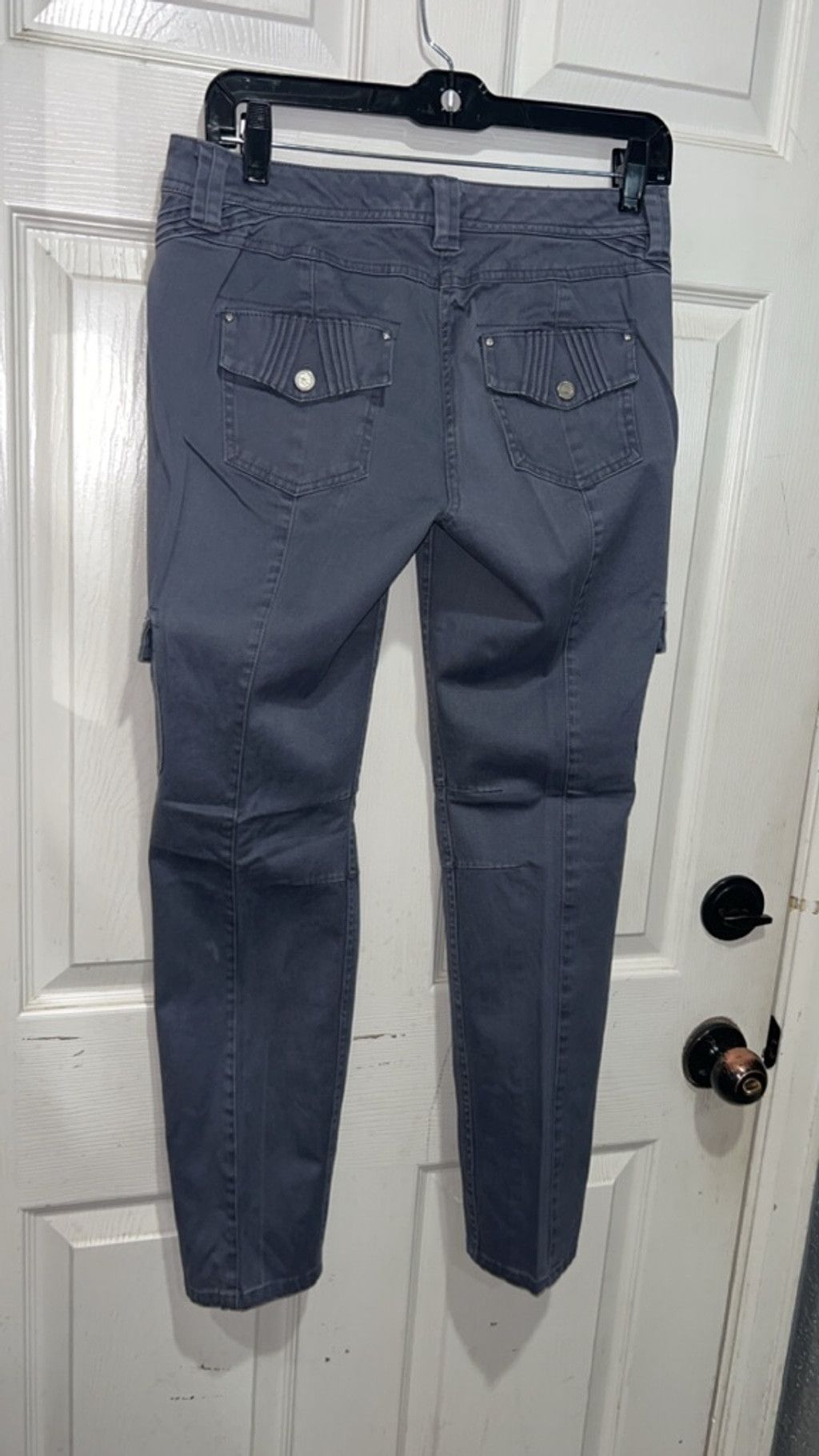 White House Black Market White House Black Market Gray Skinny Cargo Pants Size 0 Size 25" / US 0 / IT 36 - 3 Thumbnail