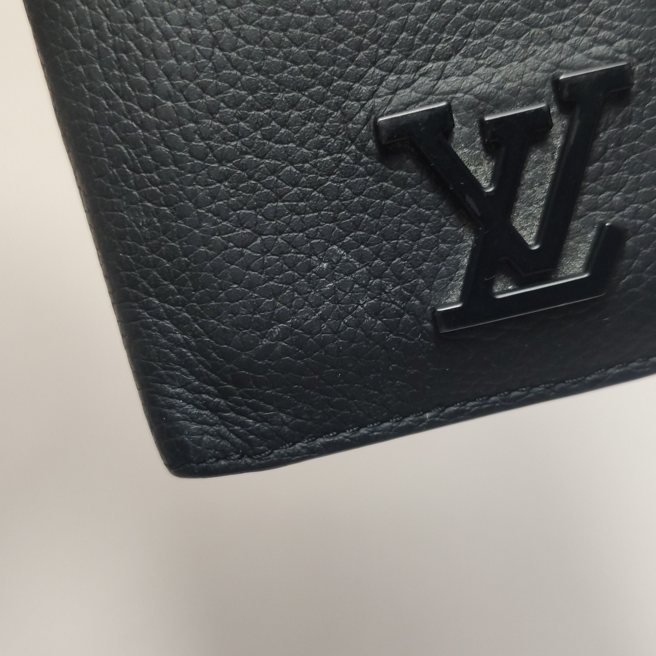 Louis Vuitton Louis Vuitton (LV) Cowhide Solid Color Letter Logo Card Hol Size ONE SIZE - 3 Thumbnail