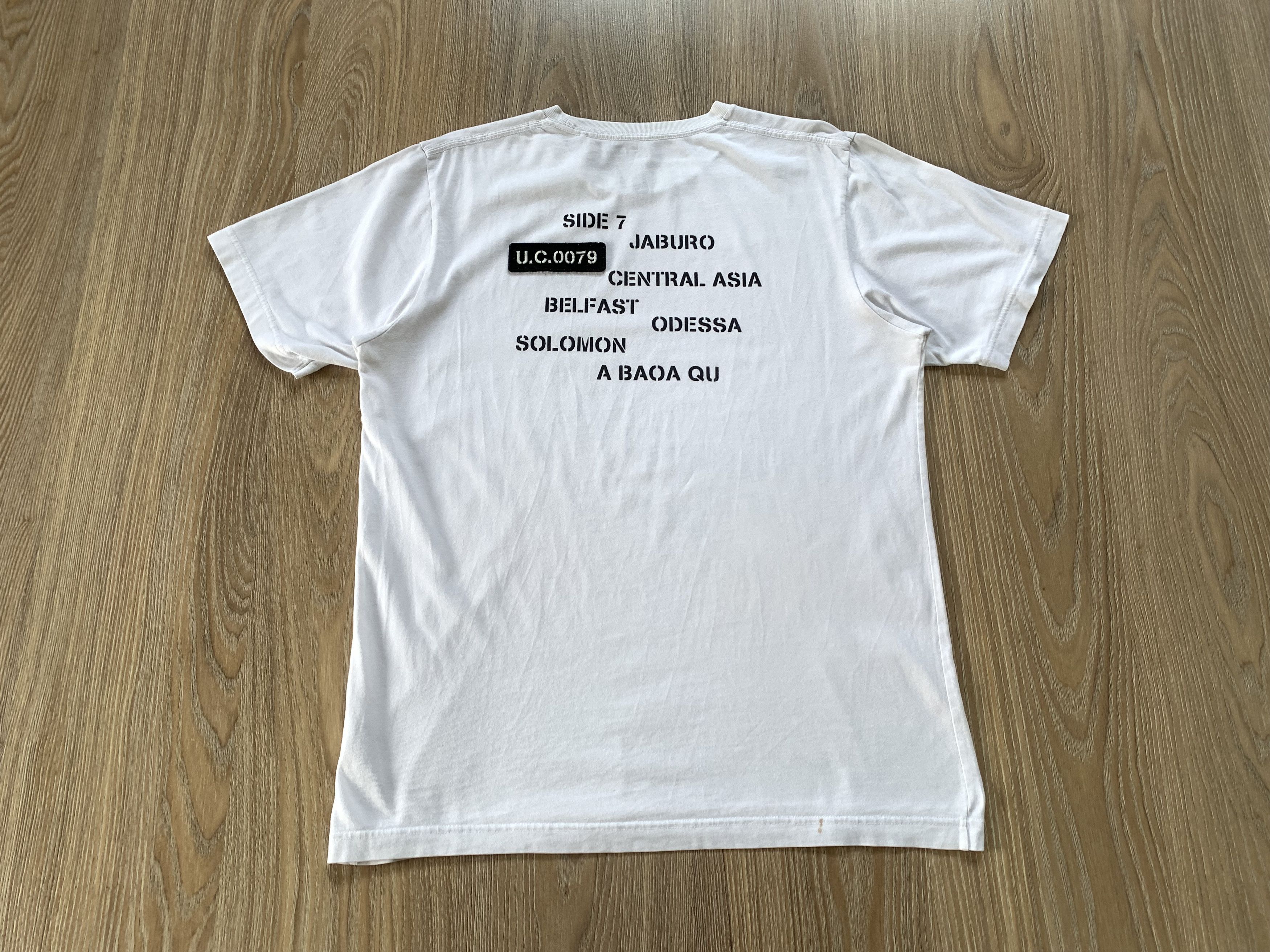 Uniqlo Uniqlo Mobile Suit Gundam White Graphic T-Shirt Size US M / EU 48-50 / 2 - 3 Thumbnail