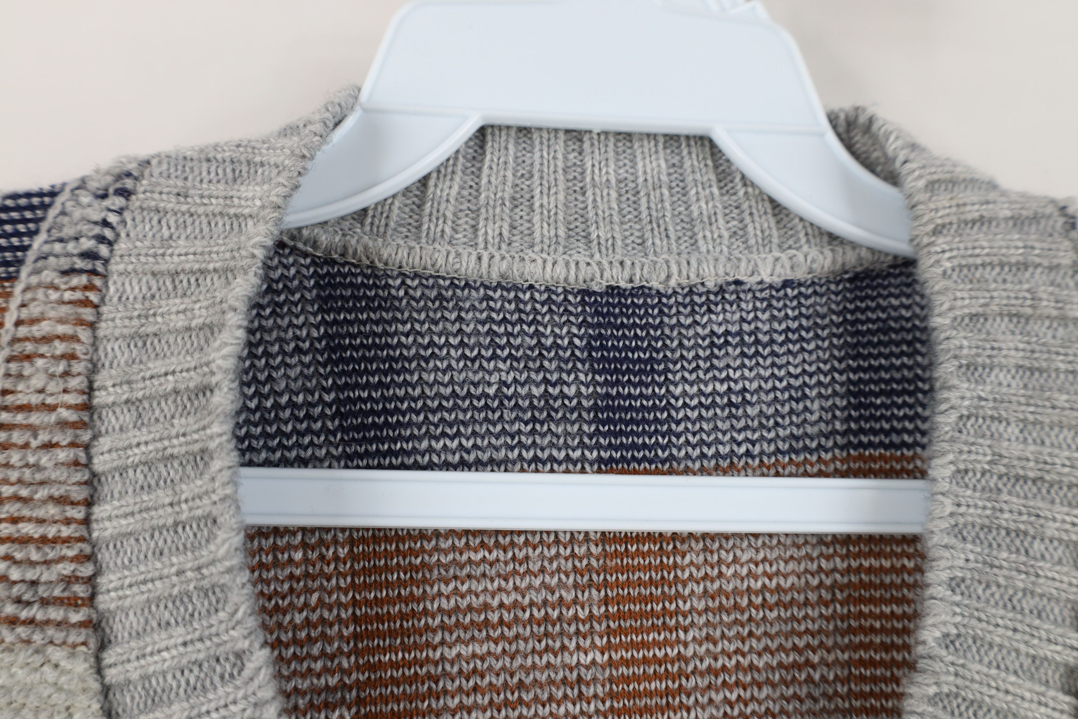 Vintage Vintage 70s Streetwear Textured Fleece Knit V-Neck Sweater Size US M / EU 48-50 / 2 - 5 Thumbnail