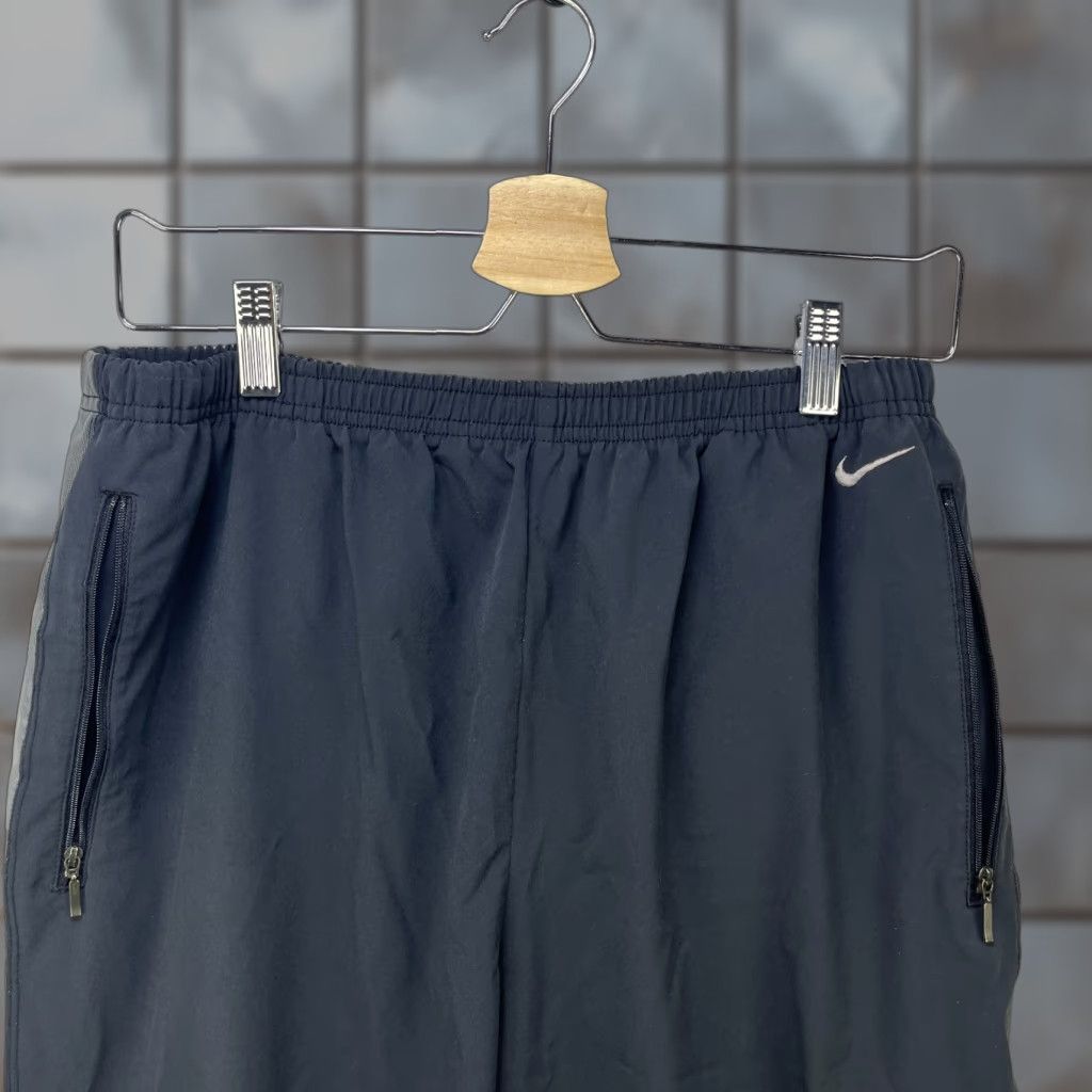 Nike VINTAGE Nike Windbreaker Baggy Track Pants L Black 90s Mens Cargo Pockets Logo Size US 33 - 1 Thumbnail